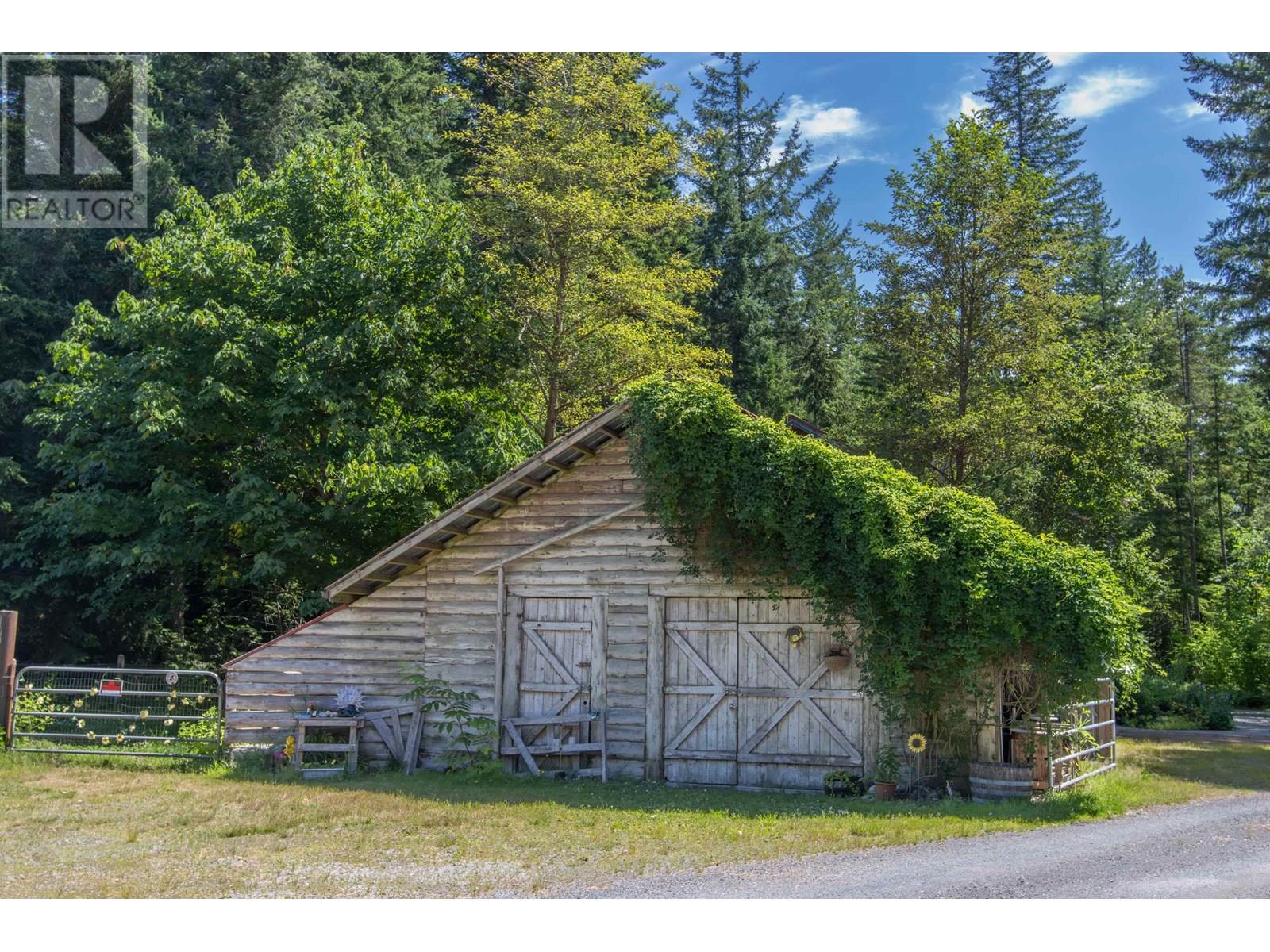 5071 PARADISE VALLEY ROAD, Squamish