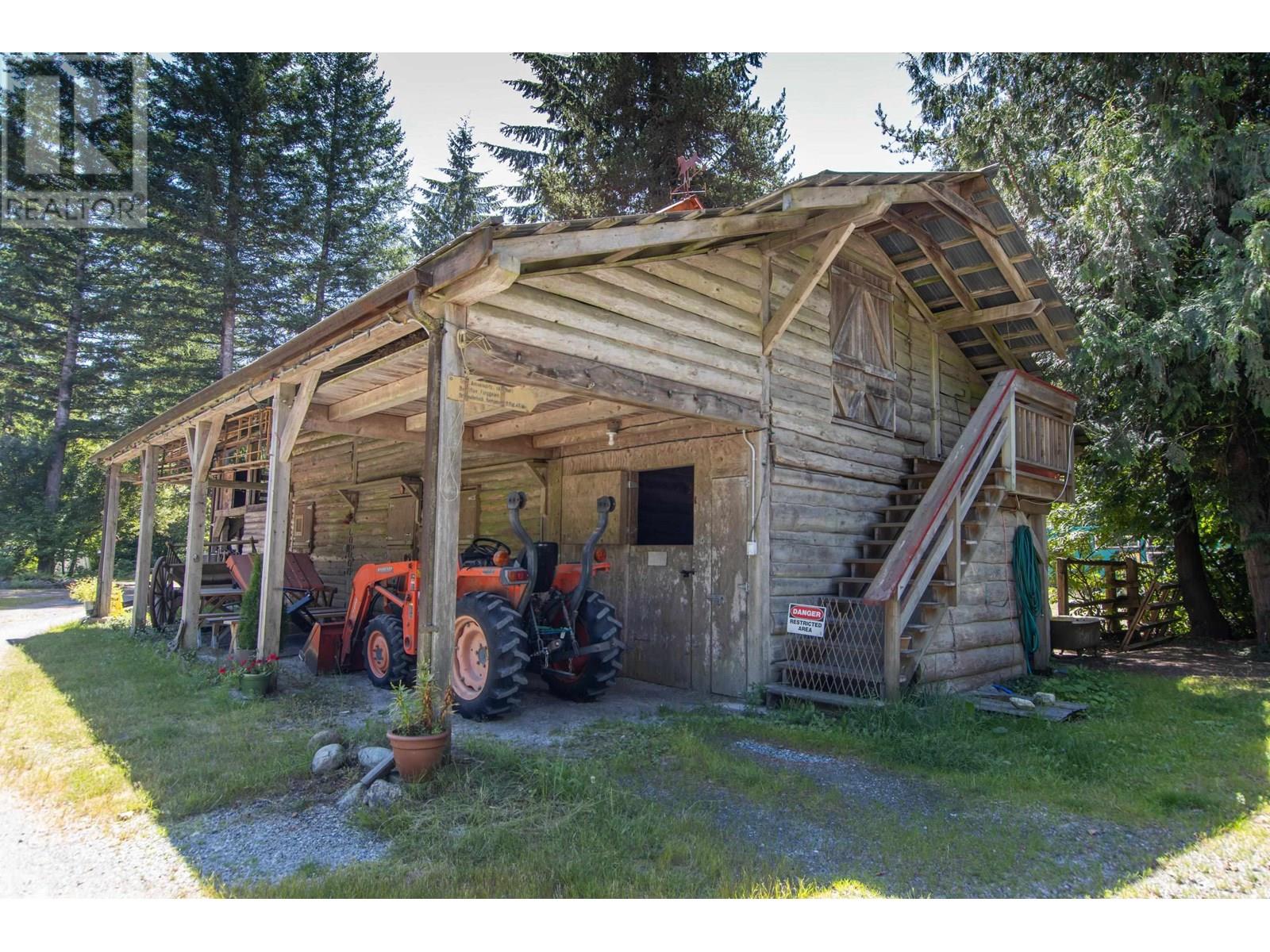 5071 PARADISE VALLEY ROAD, Squamish