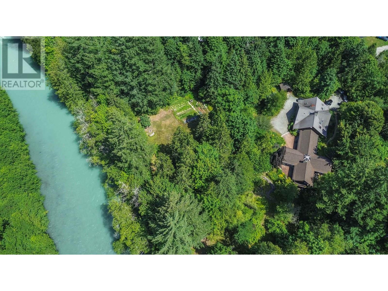 5071 PARADISE VALLEY ROAD, Squamish