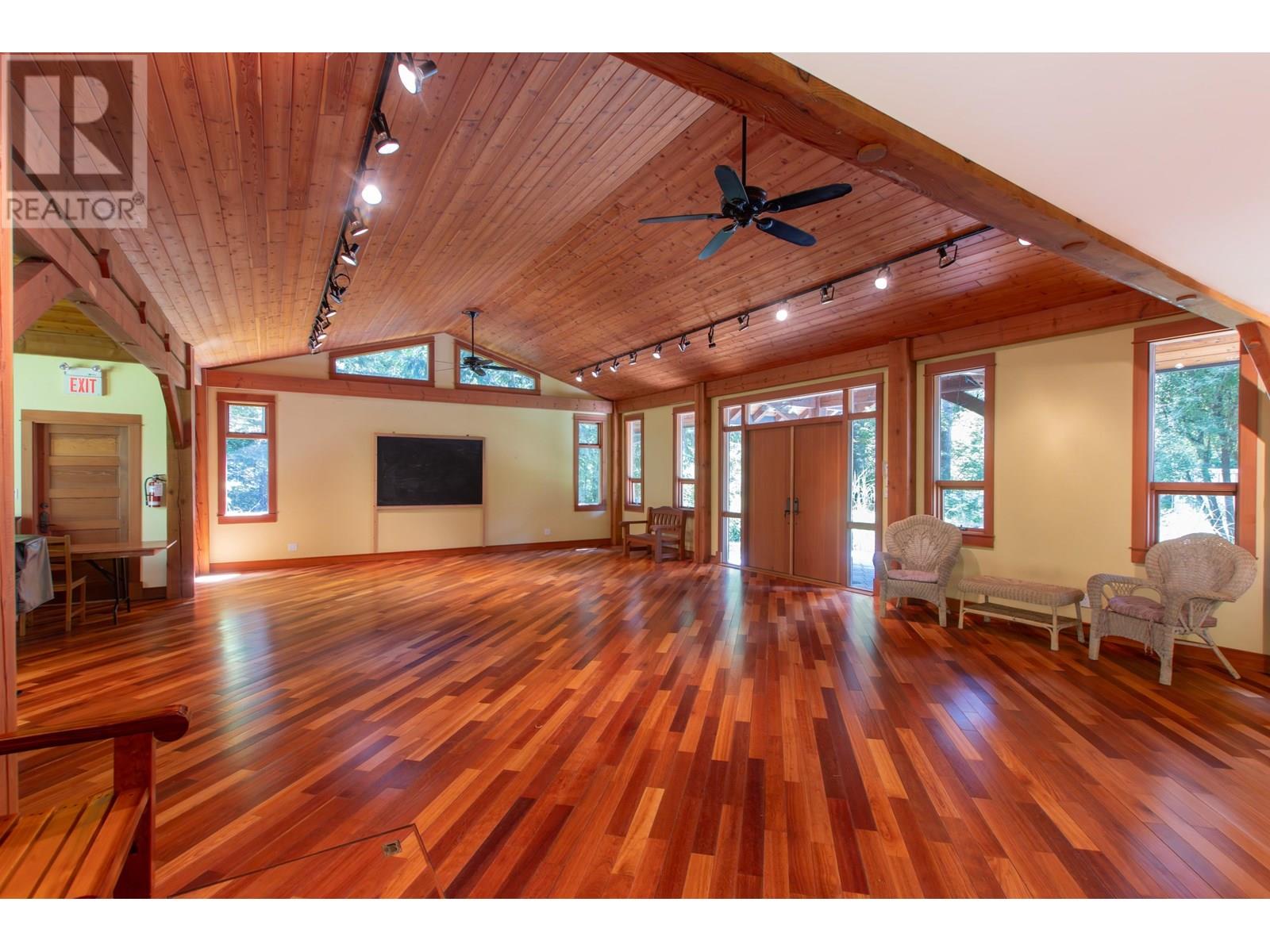 5071 PARADISE VALLEY ROAD, Squamish