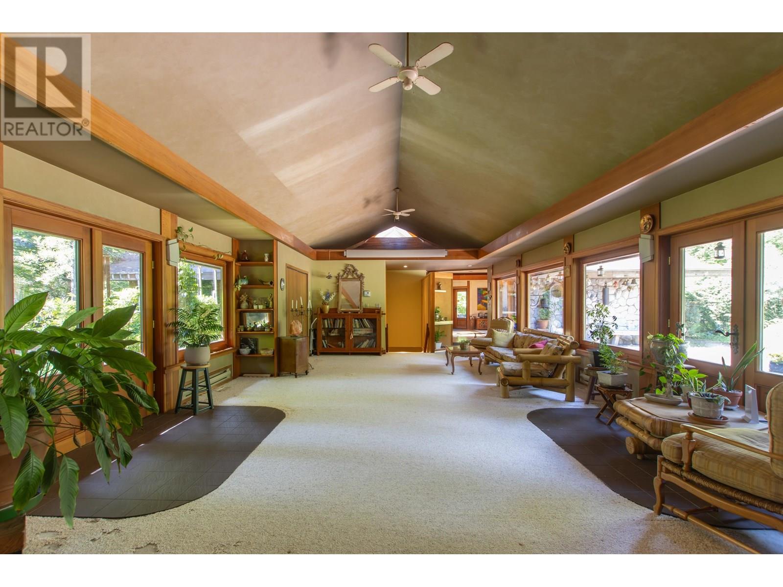 5071 PARADISE VALLEY ROAD, Squamish