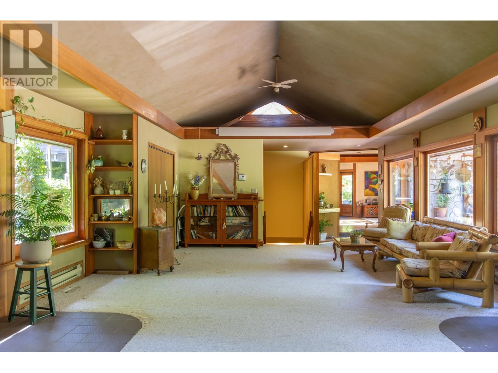 5071 PARADISE VALLEY ROAD, Squamish