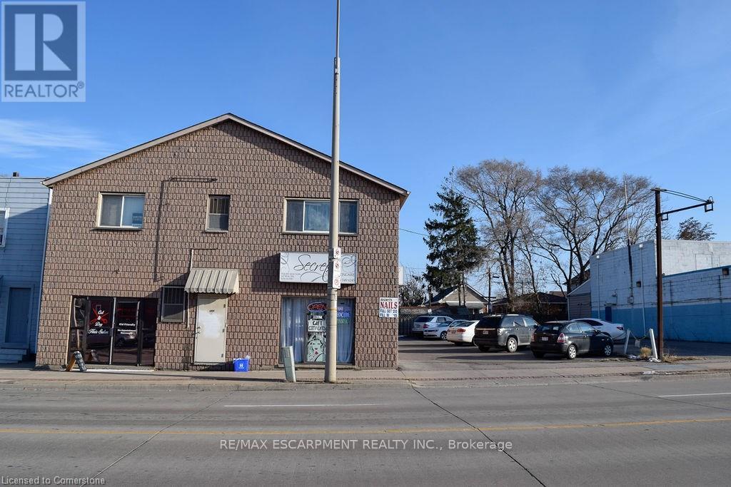 Photo 4 of Main 120 Parkdale Avenue N, Hamilton ON