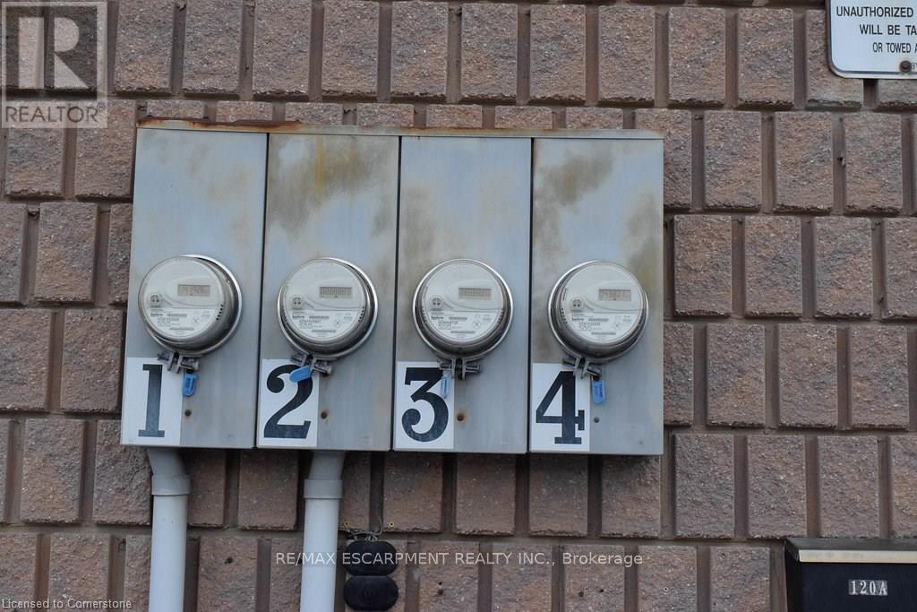 Photo 8 of Main 120 Parkdale Avenue N, Hamilton ON
