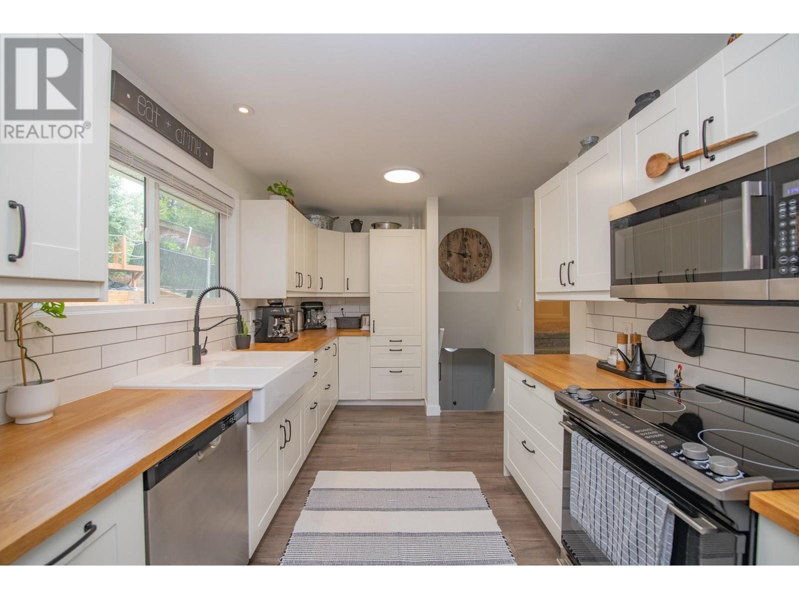 1890 Grandview Avenue, Lumby