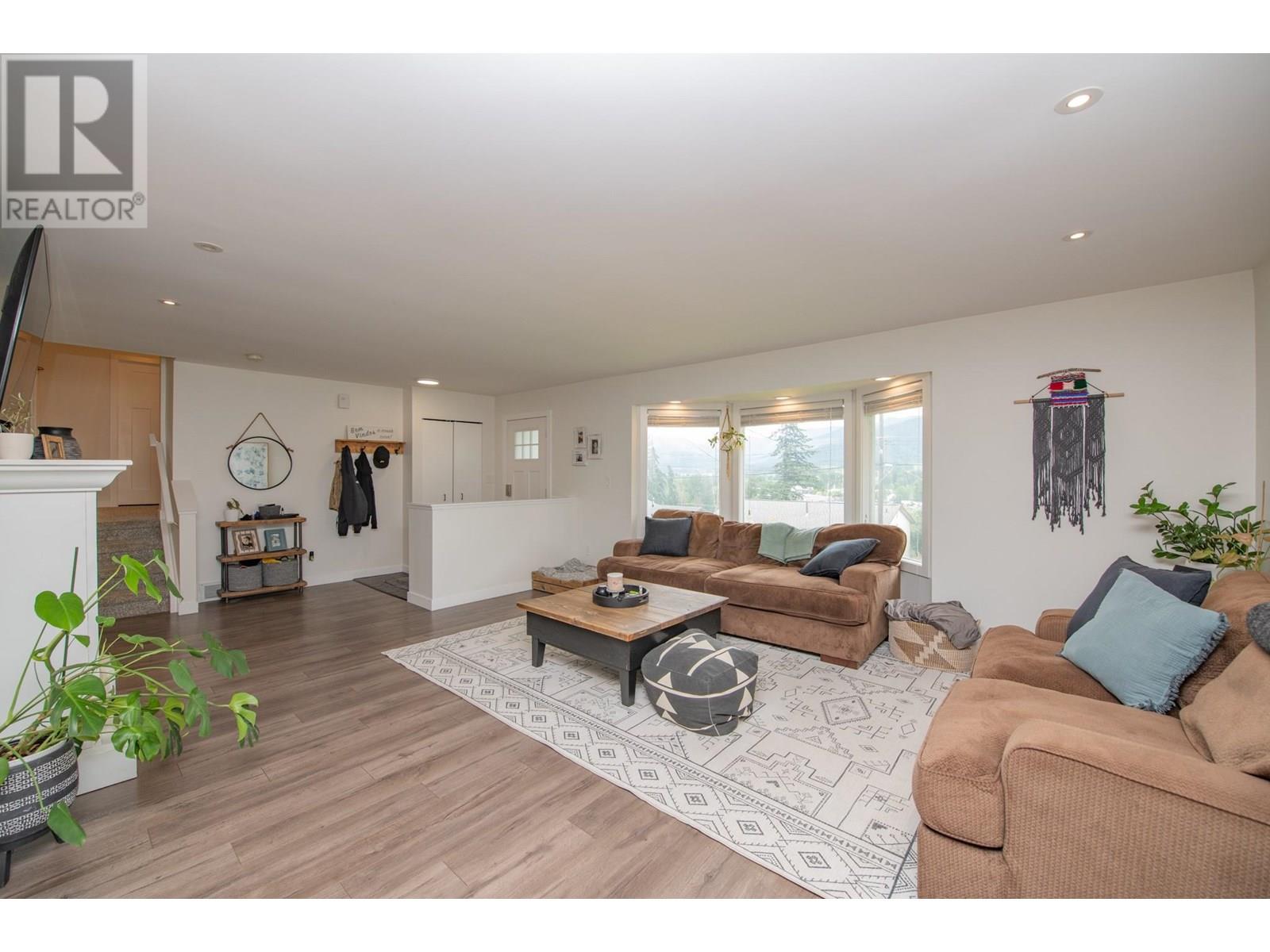 1890 Grandview Avenue, Lumby