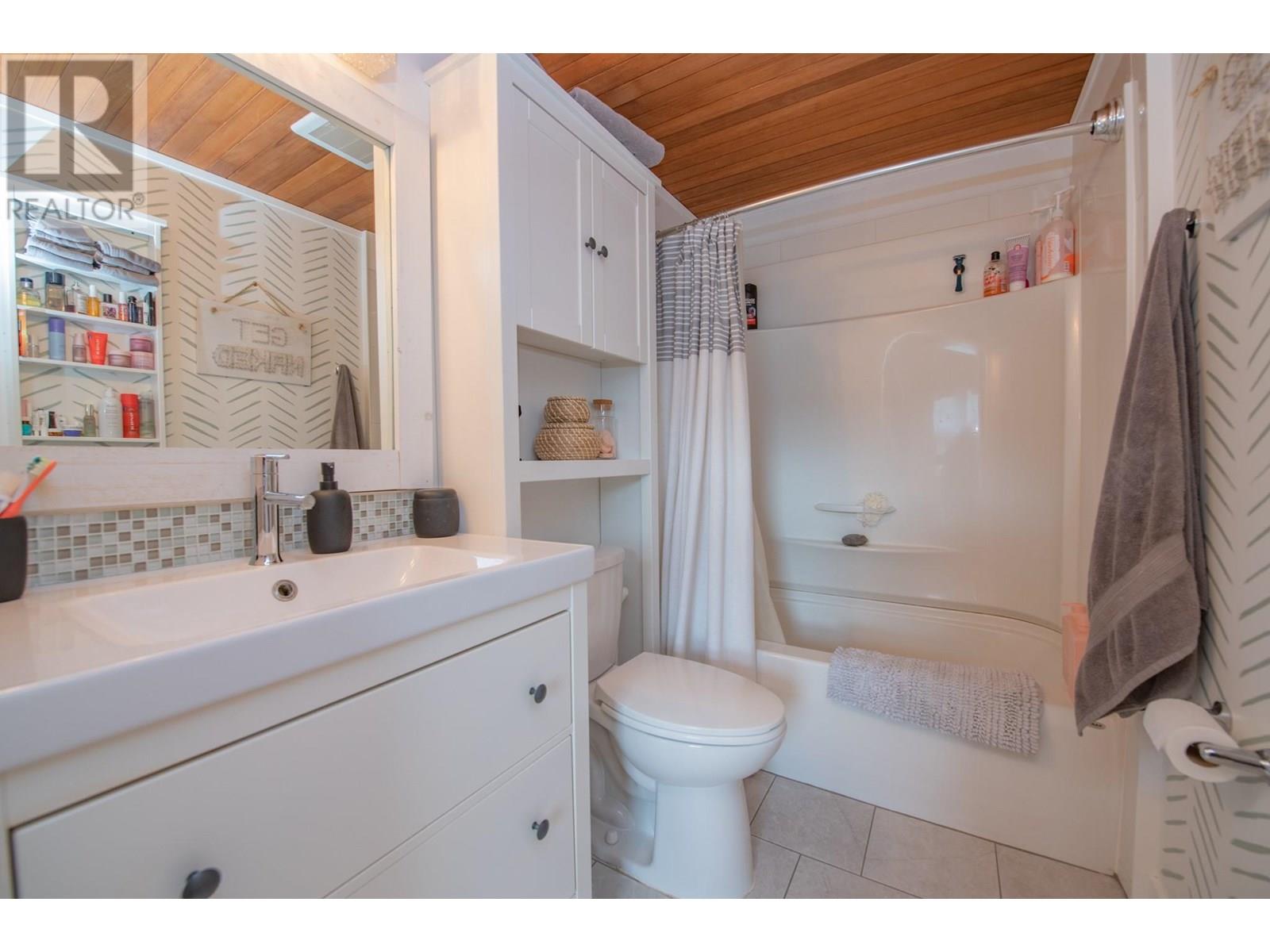 1890 Grandview Avenue, Lumby