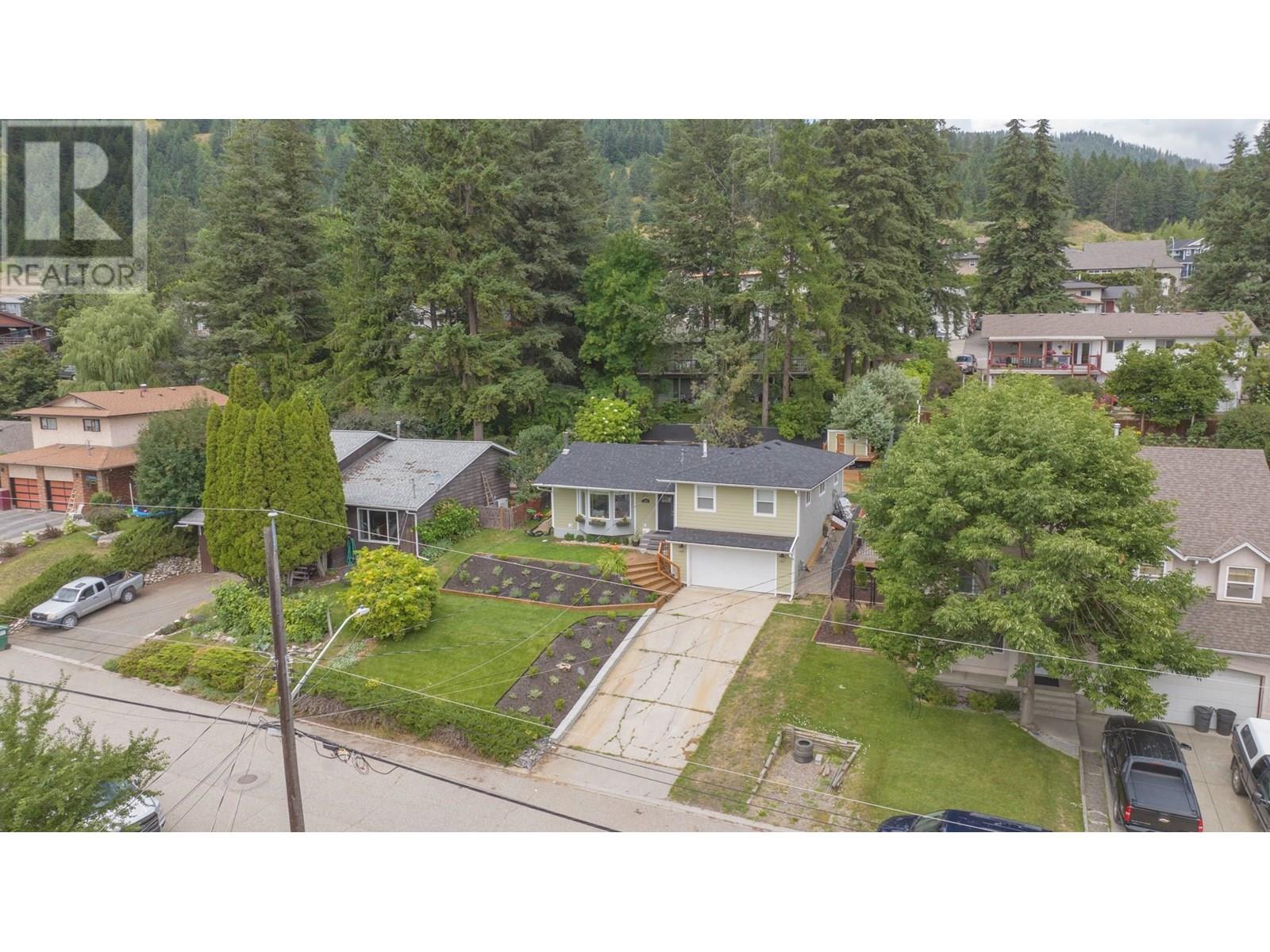 1890 Grandview Avenue, Lumby