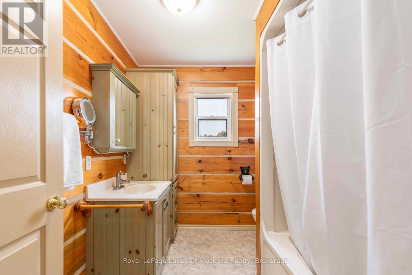 Photo 14 of 214 North Lancelot Road, Huntsville ON