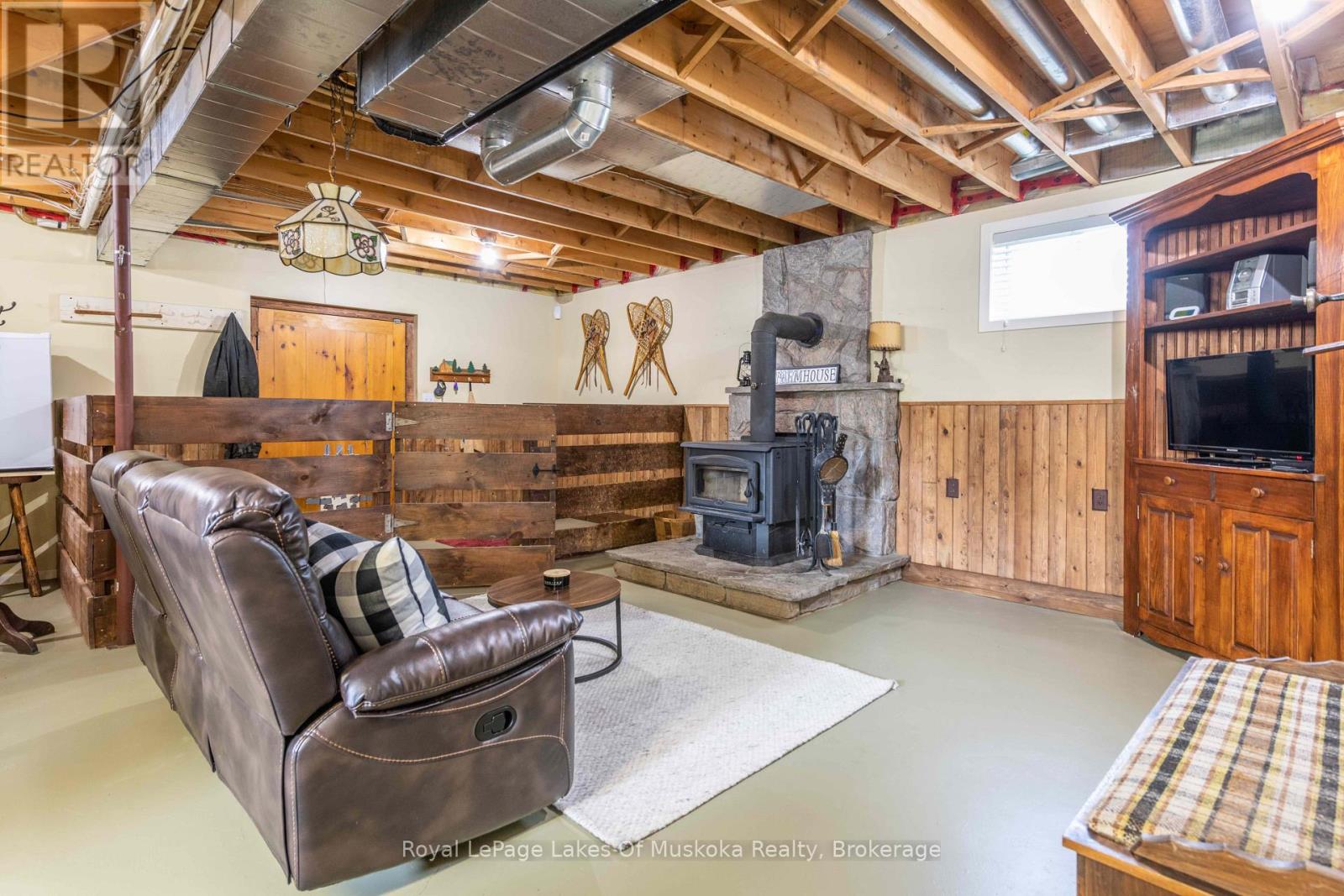 Photo 16 of 214 North Lancelot Road, Huntsville ON