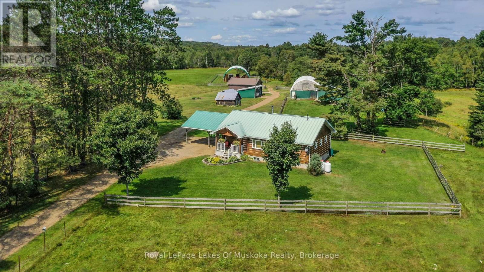 Photo 2 of 214 North Lancelot Road, Huntsville ON