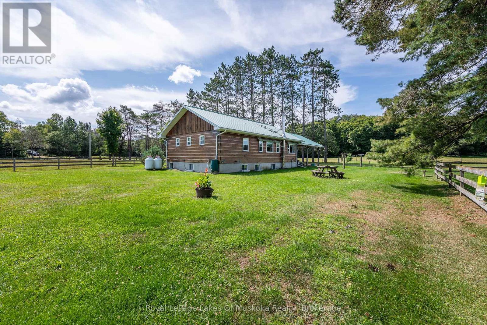 Photo 21 of 214 North Lancelot Road, Huntsville ON