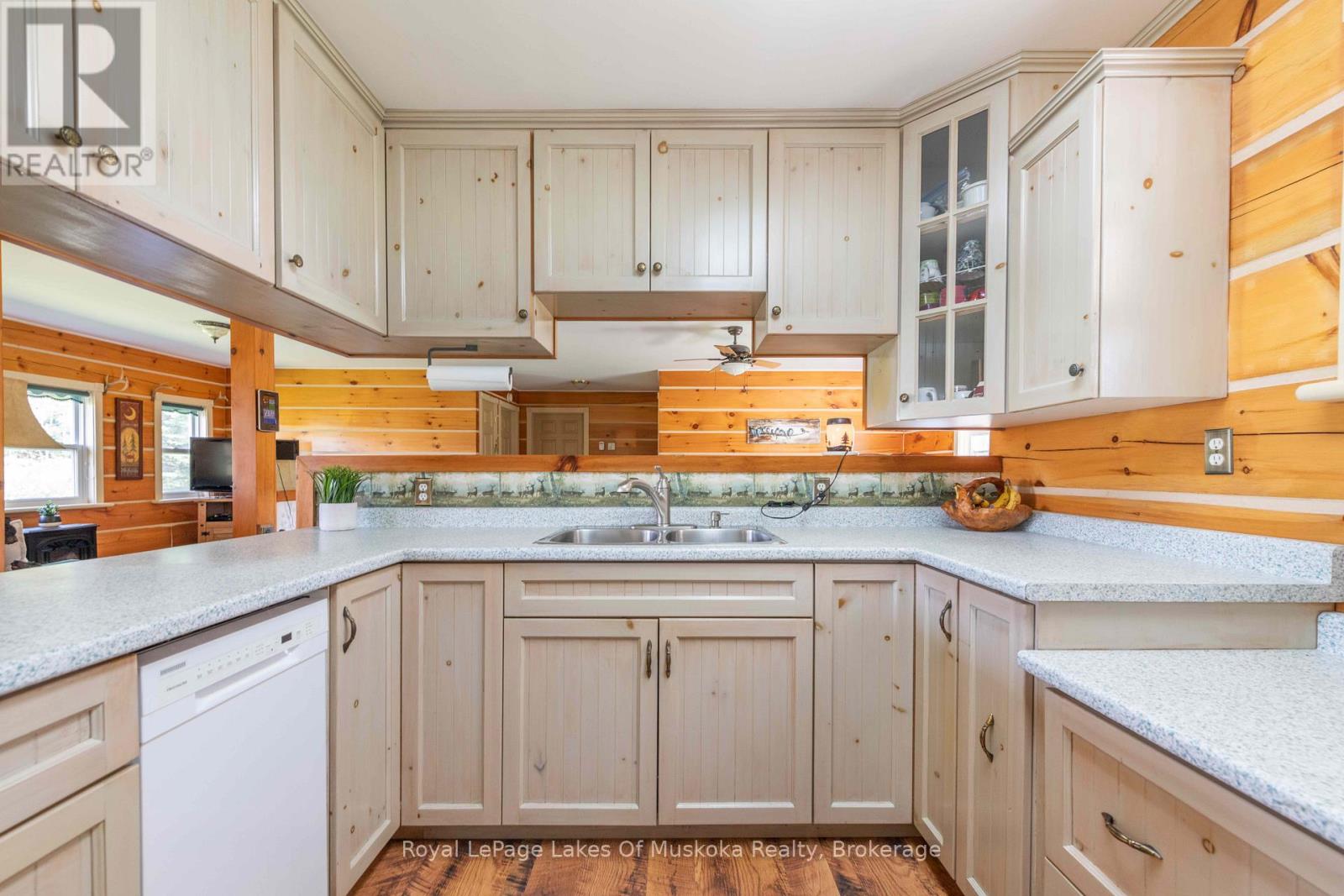 Photo 5 of 214 North Lancelot Road, Huntsville ON