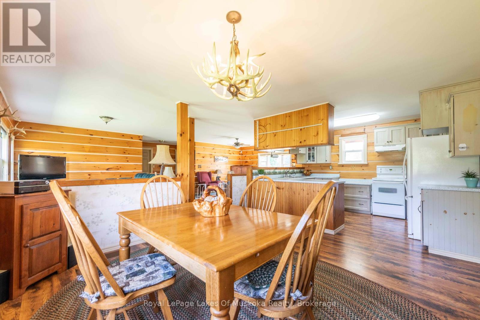 Photo 7 of 214 North Lancelot Road, Huntsville ON
