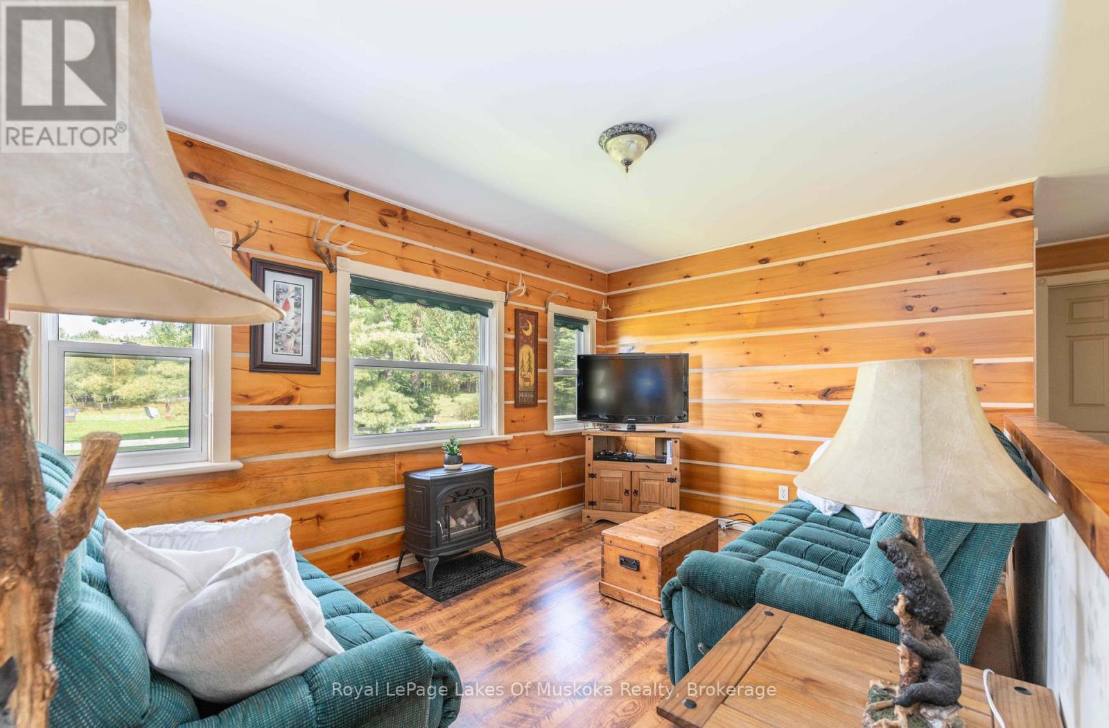 Photo 8 of 214 North Lancelot Road, Huntsville ON