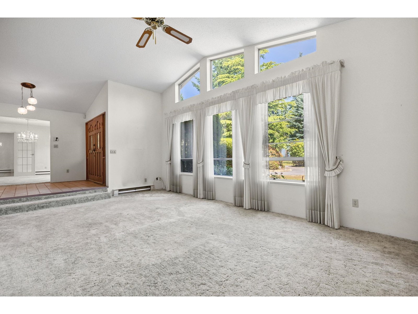 Photo 4 of 14324 25 Avenue, Surrey BC