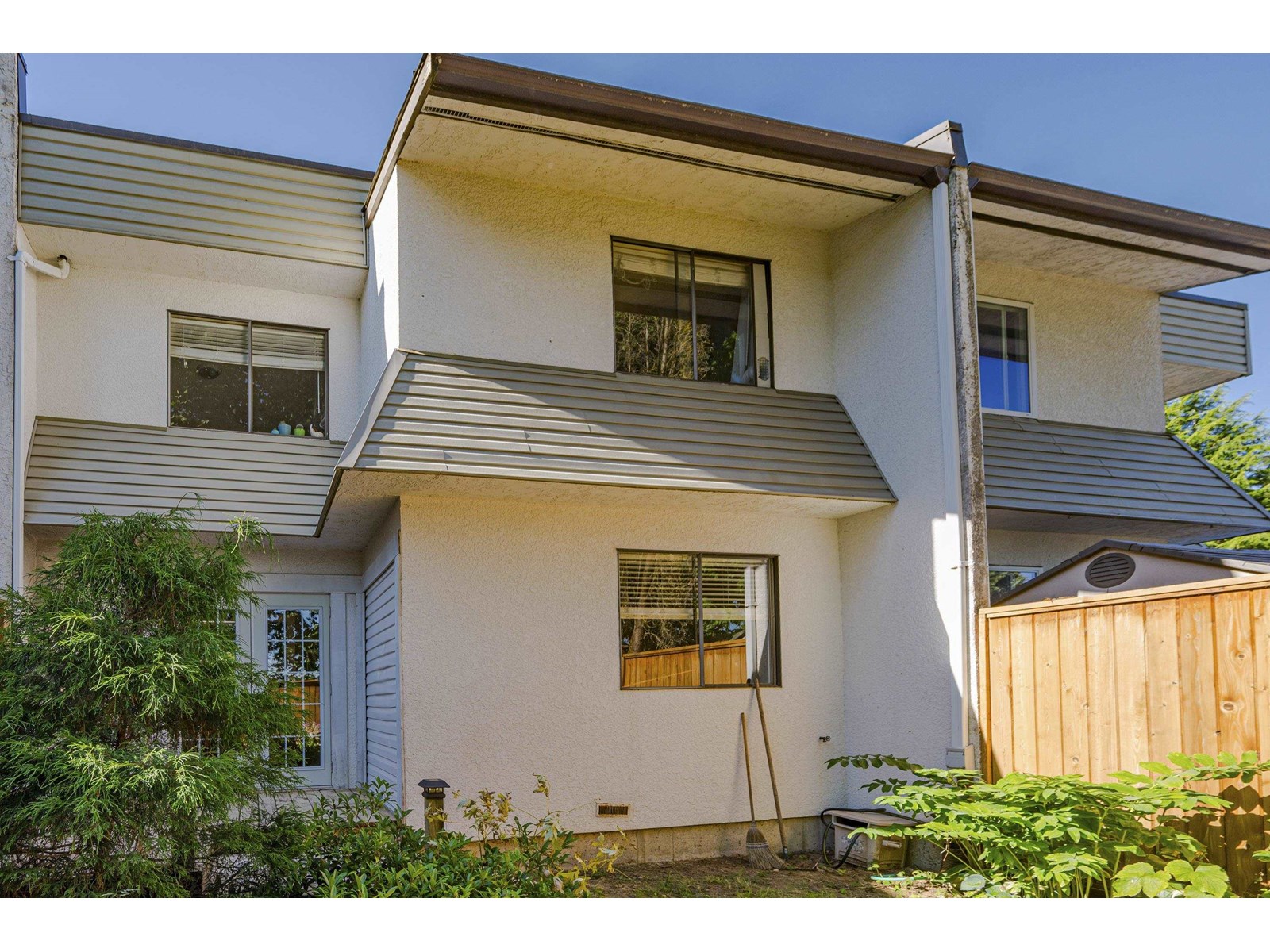 Photo 6 of 12 2830 W Bourquin Crescent, Abbotsford BC