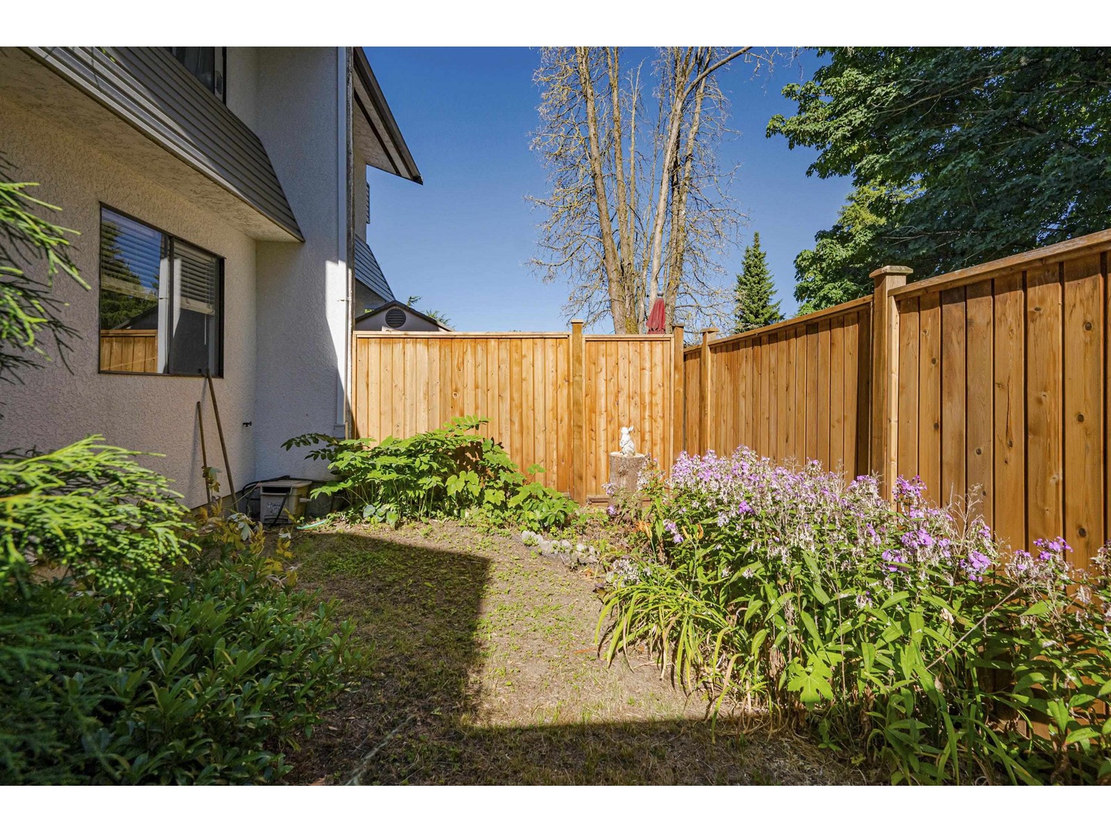 Photo 5 of 12 2830 W Bourquin Crescent, Abbotsford BC