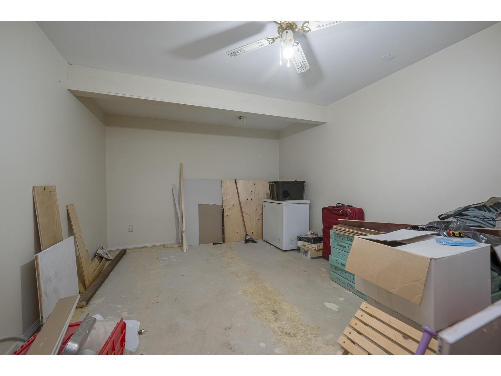 Photo 1 of 12 2830 W Bourquin Crescent, Abbotsford BC