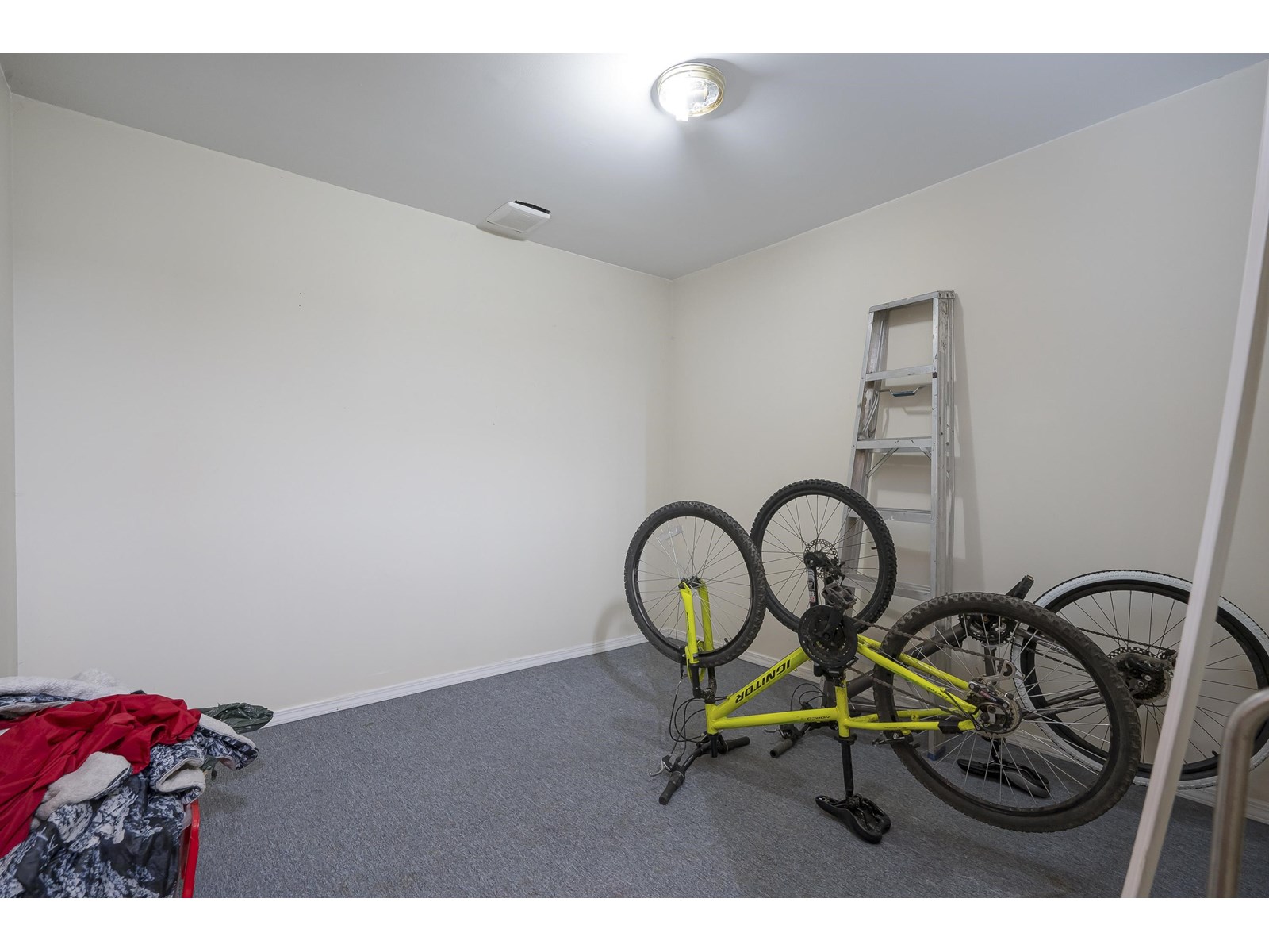 Photo 19 of 12 2830 W Bourquin Crescent, Abbotsford BC