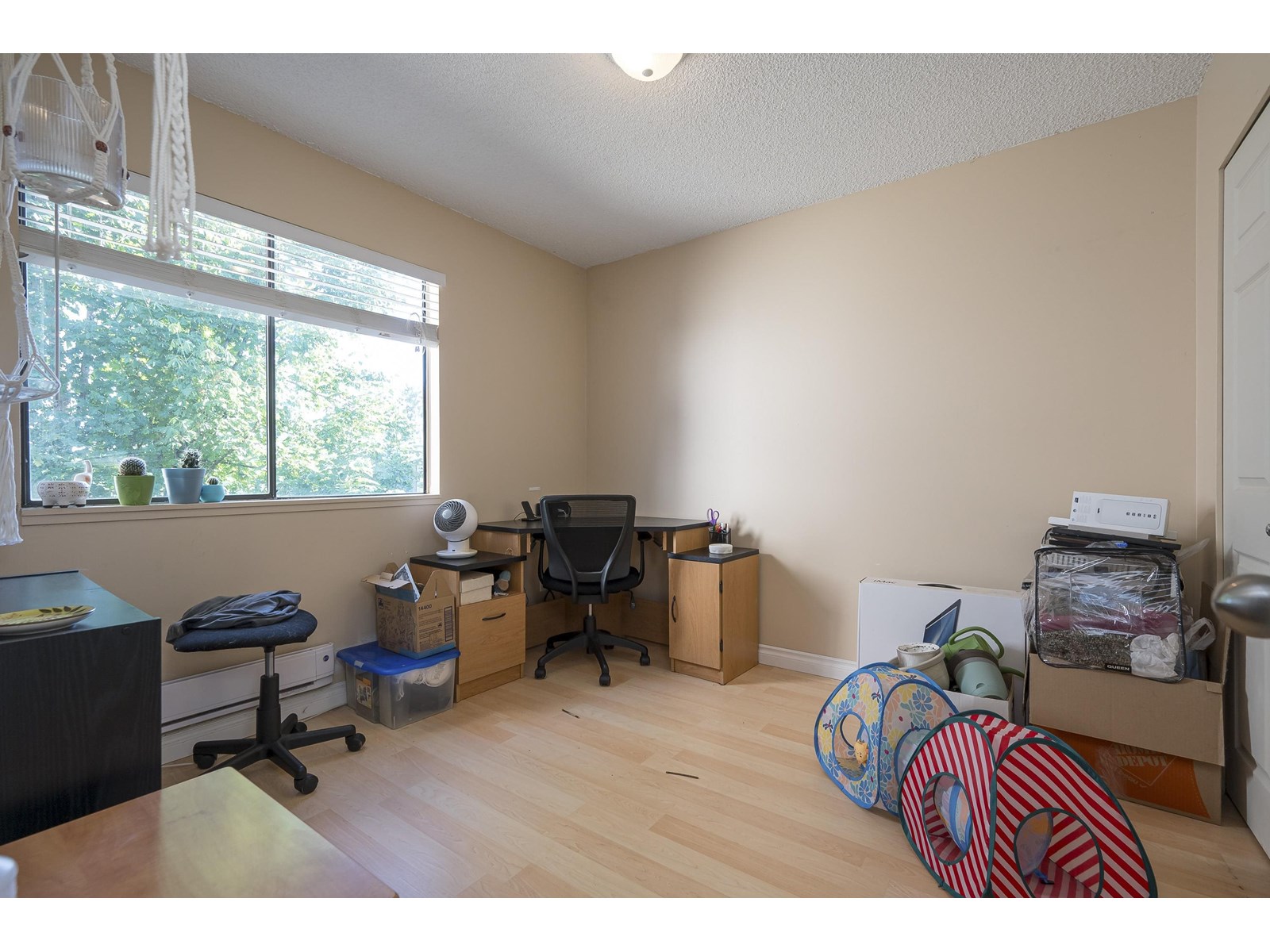 Photo 3 of 12 2830 W Bourquin Crescent, Abbotsford BC