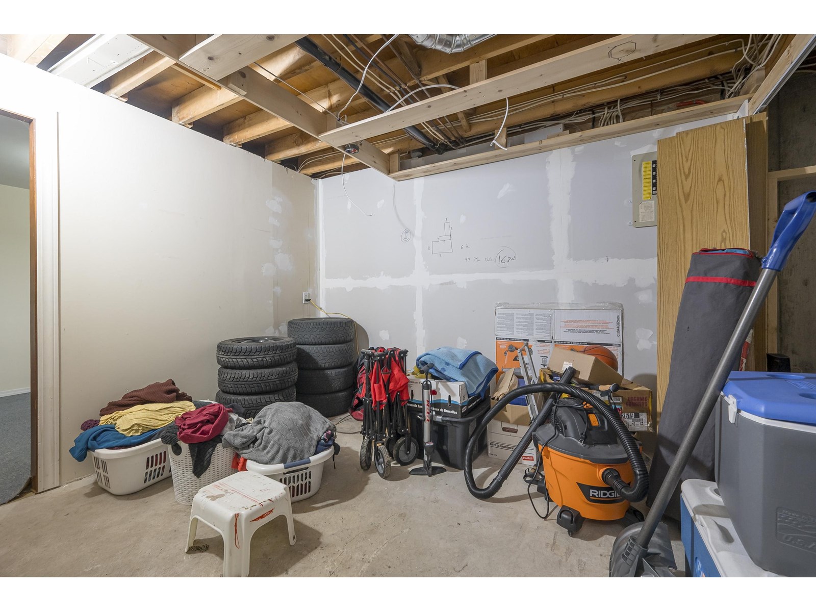 Photo 7 of 12 2830 W Bourquin Crescent, Abbotsford BC