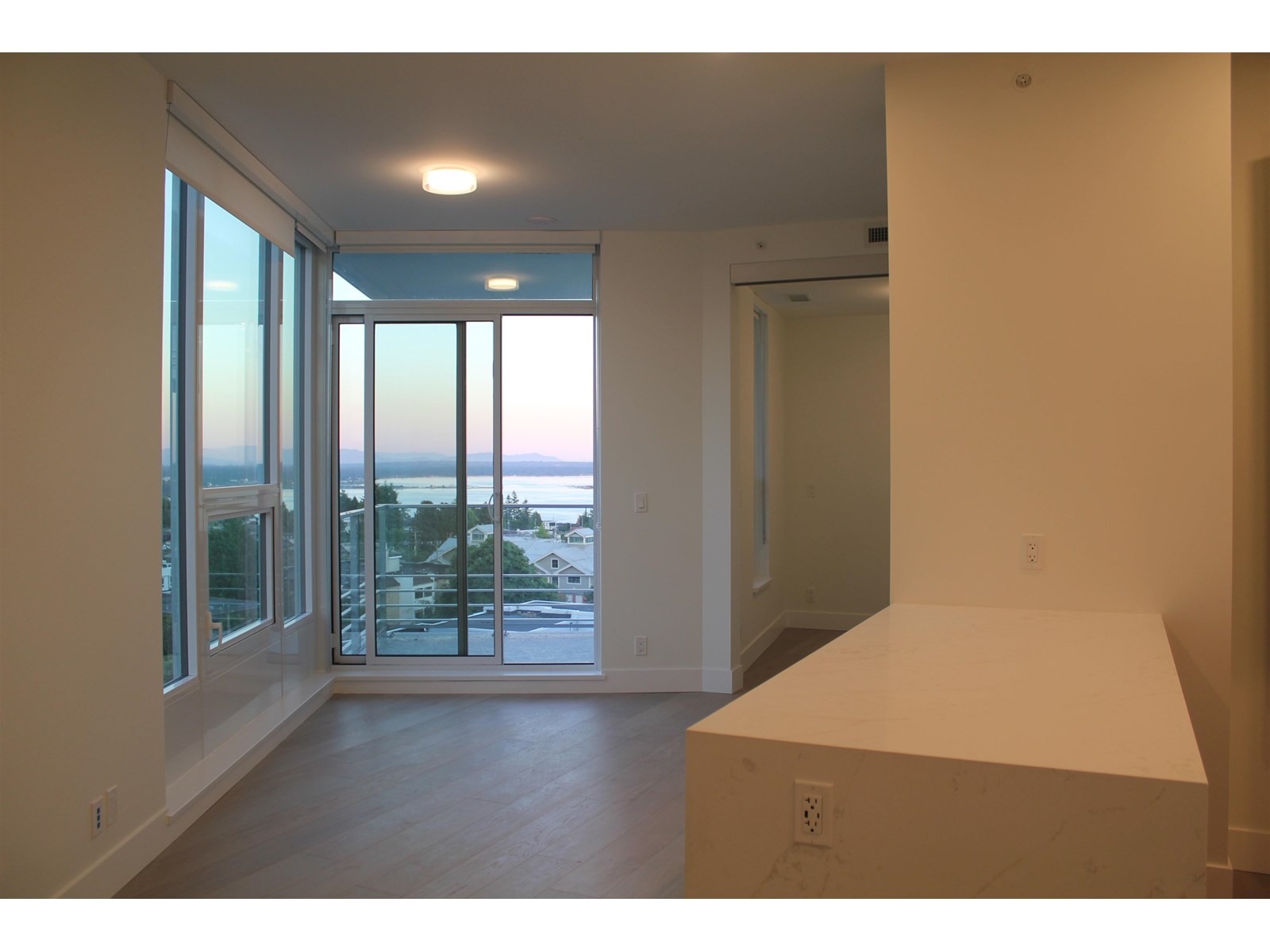 Photo 5 of 702 1342 Johnston Road, White Rock BC
