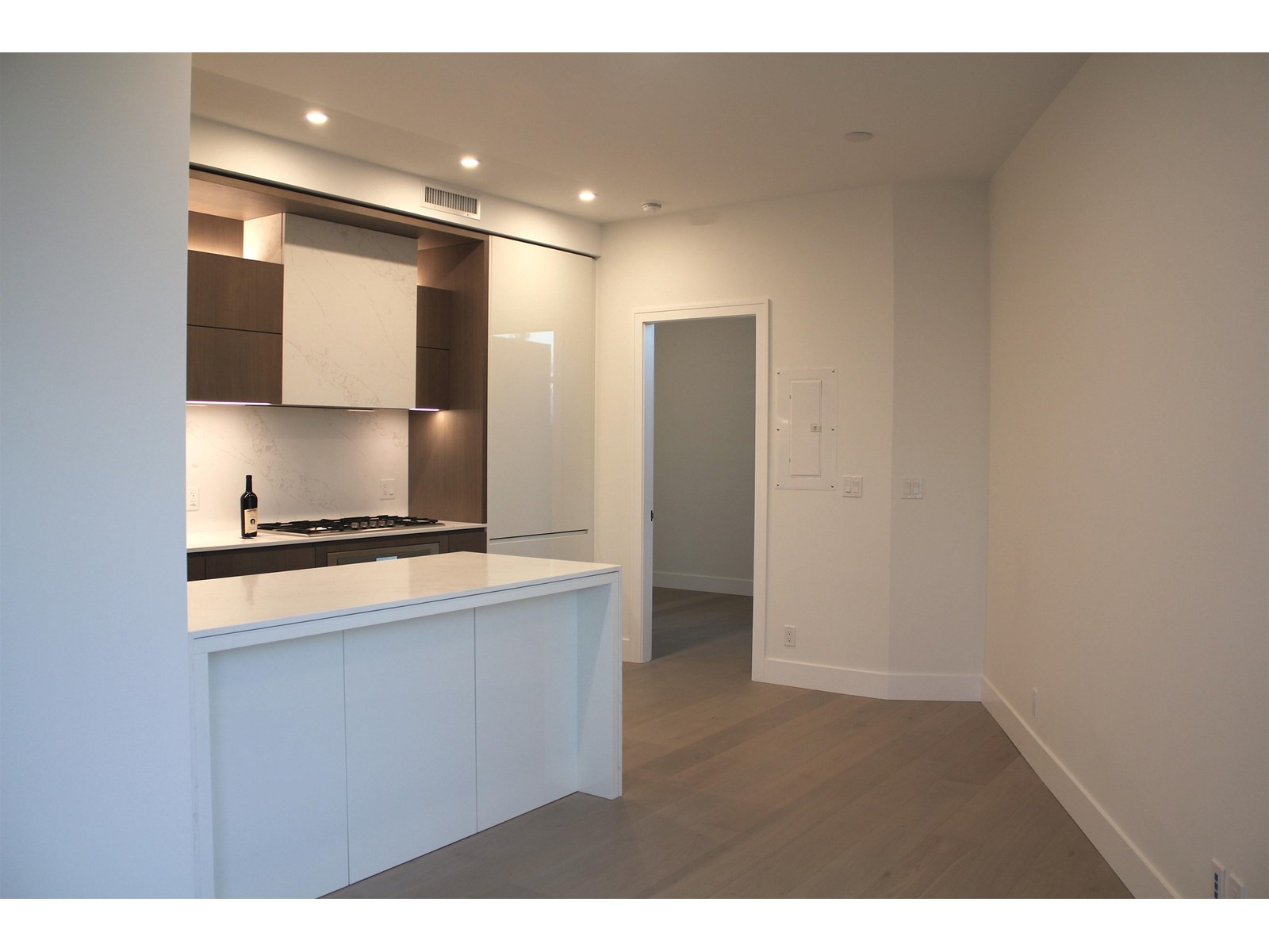 Photo 7 of 702 1342 Johnston Road, White Rock BC