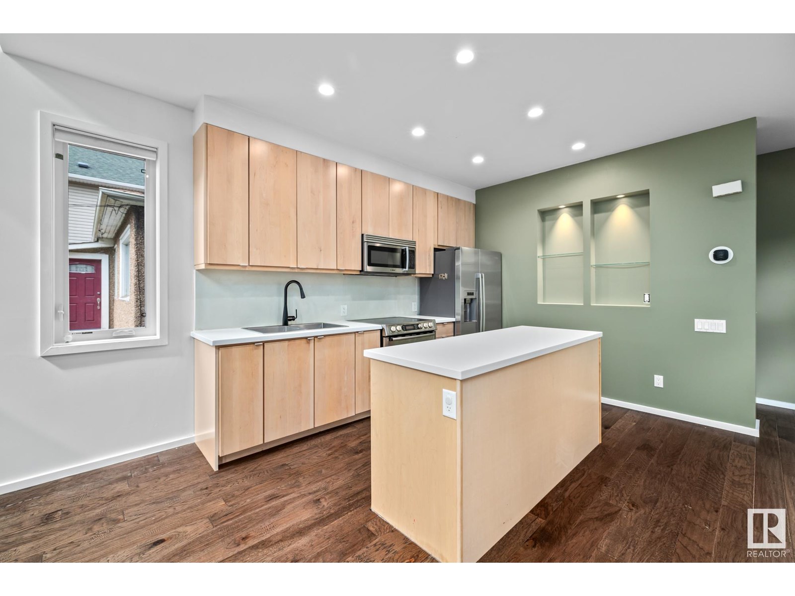 Photo 11 of 11402 66 St Nw, Edmonton AB