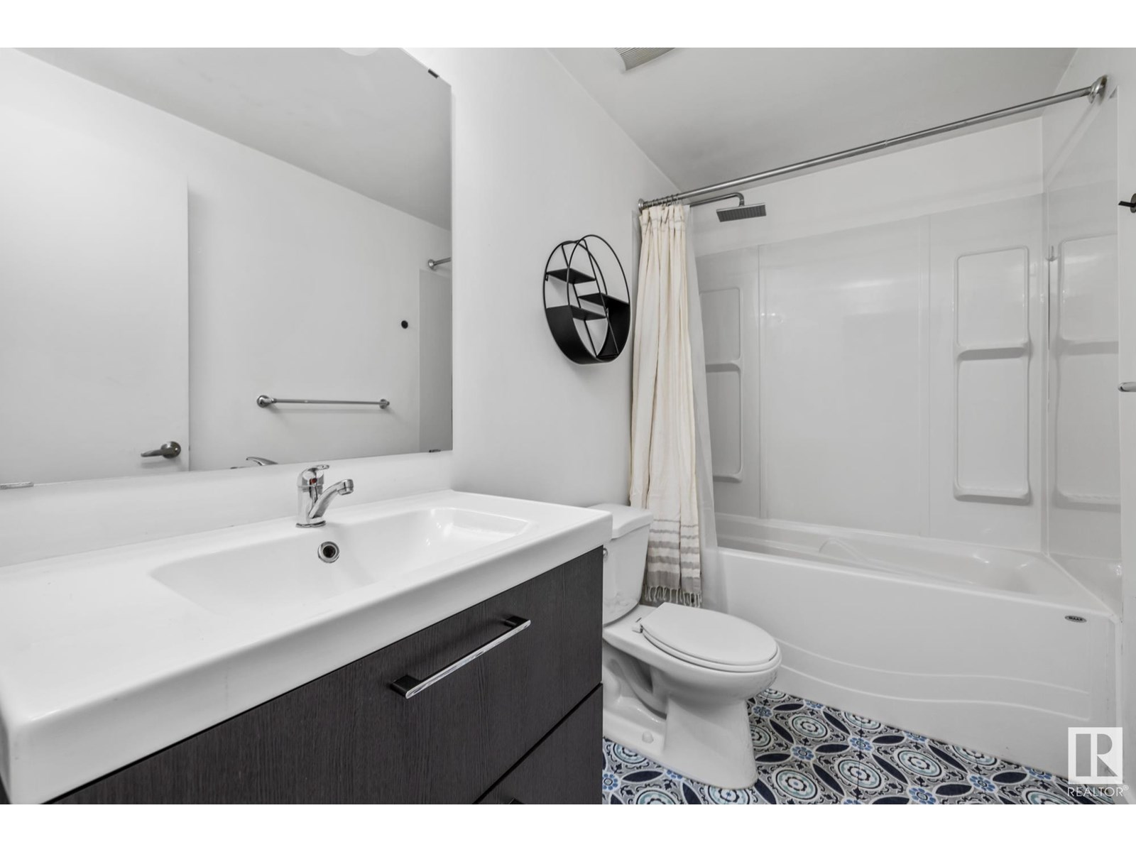 Photo 15 of 11402 66 St Nw, Edmonton AB
