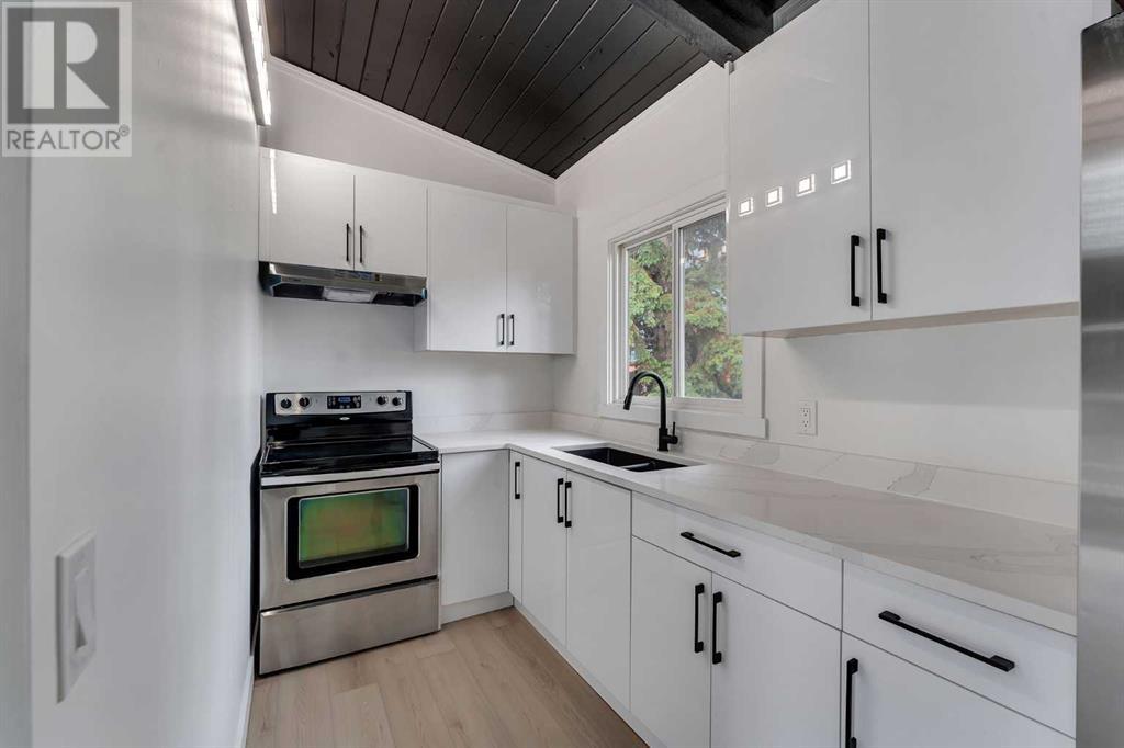 Single Family House Bi-level for Sale in  Pinemont Bay NE Pineridge Calgary 