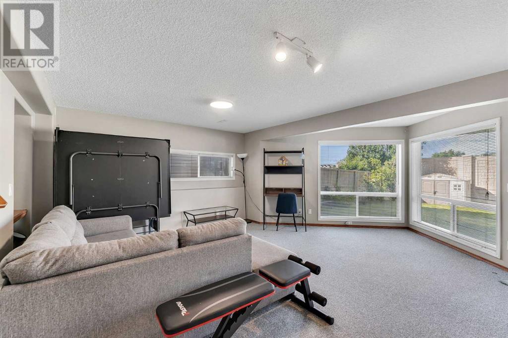Single Family House for Sale in  Hidden Valley Manor NW Hidden Valley Calgary 