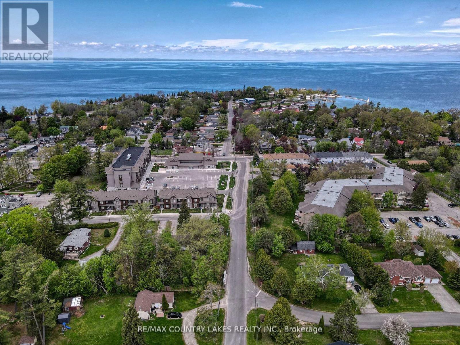 Photo 19 of 87 Grew Boulevard, Georgina ON