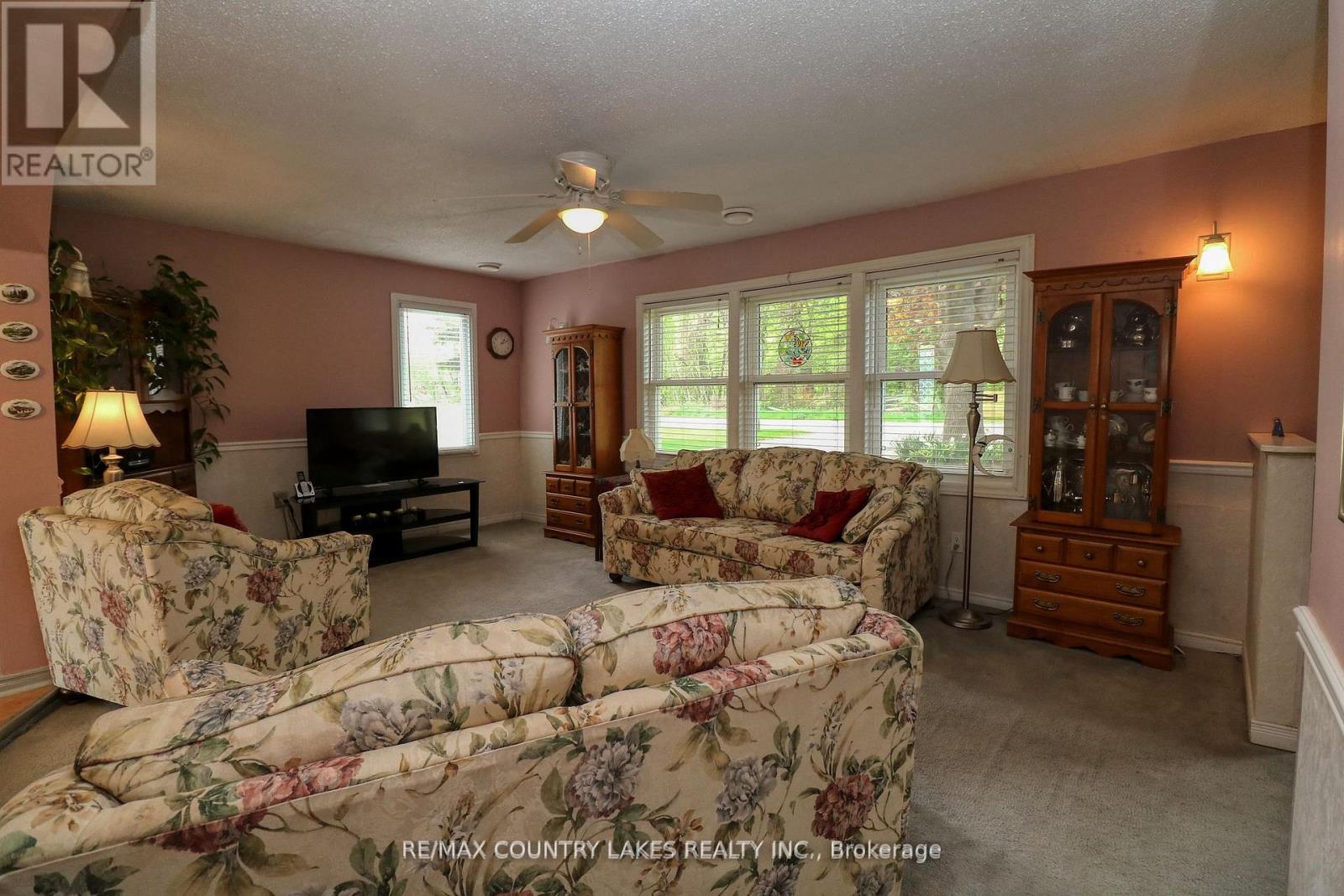 Photo 4 of 87 Grew Boulevard, Georgina ON