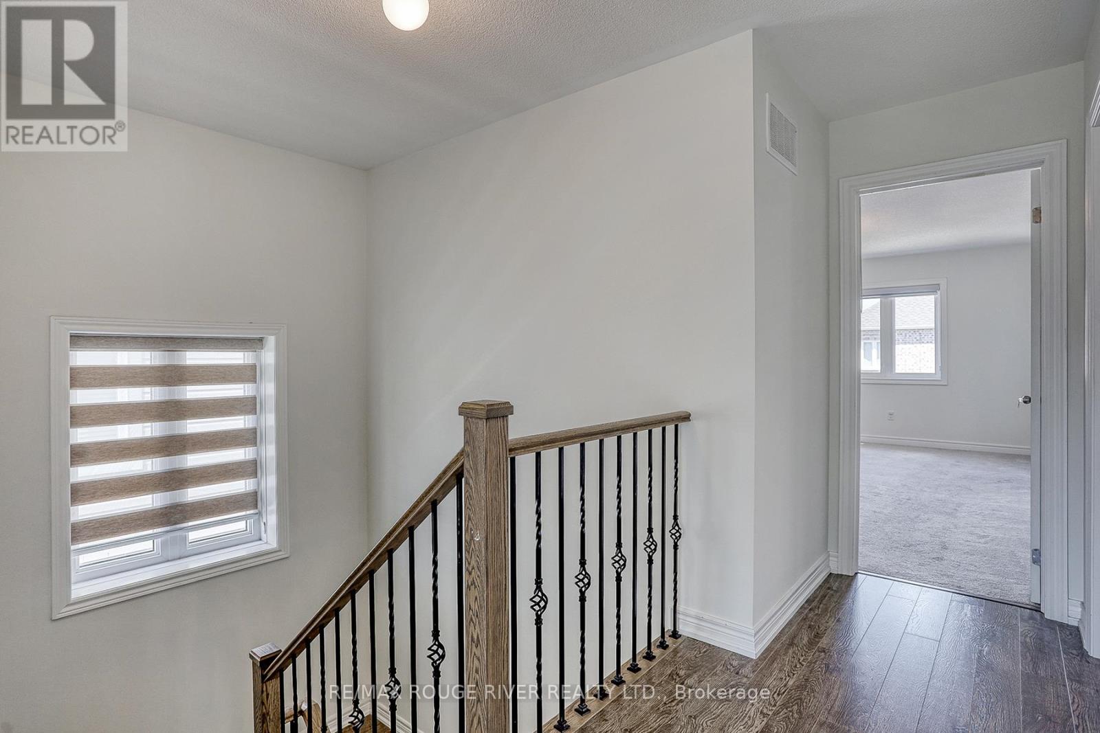 Photo 6 of 35 Thomas Bird Street, Clarington ON