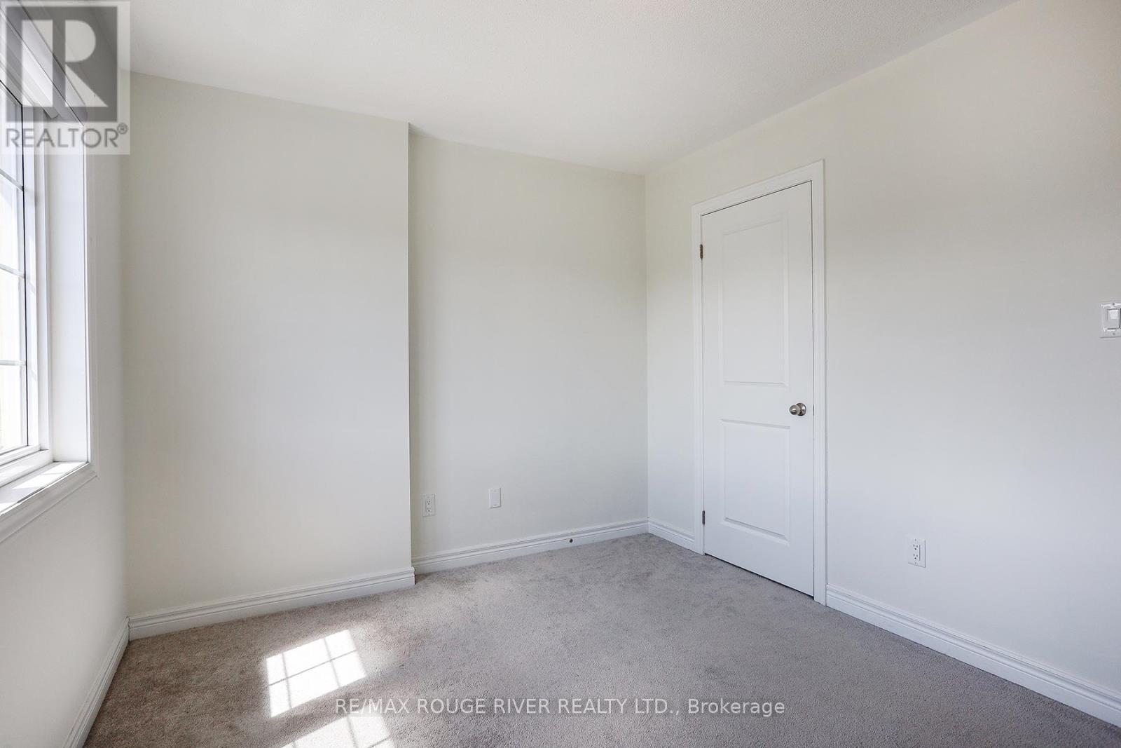 Photo 15 of 35 Thomas Bird Street, Clarington ON