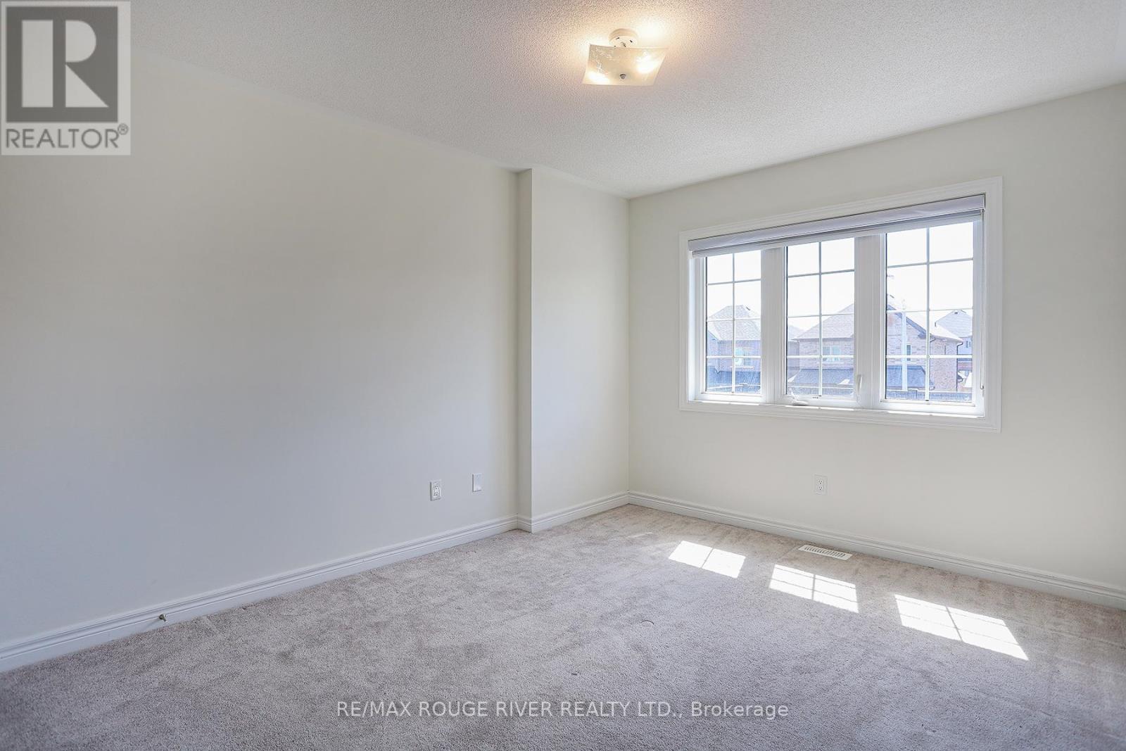 Photo 4 of 35 Thomas Bird Street, Clarington ON