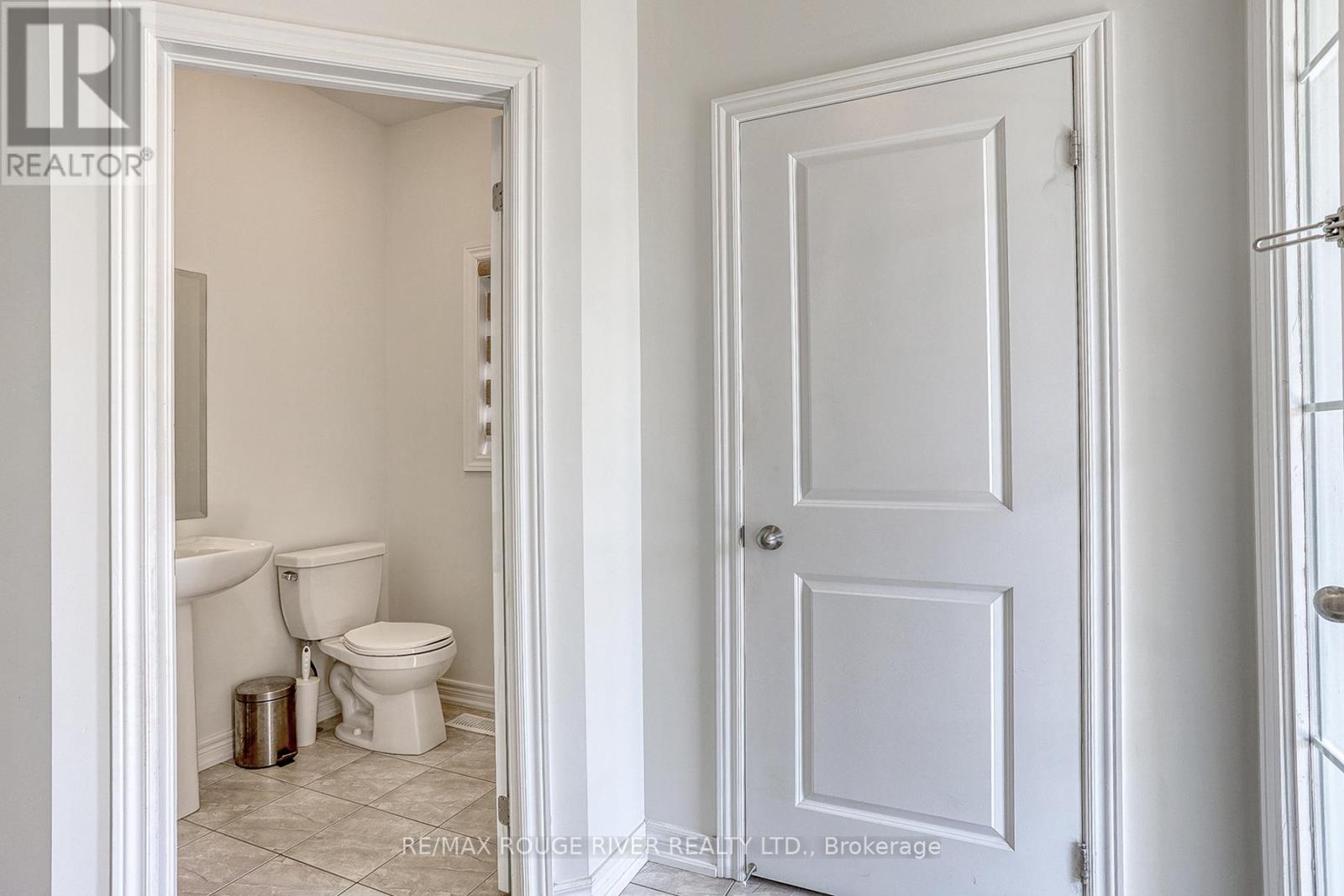 Photo 20 of 35 Thomas Bird Street, Clarington ON