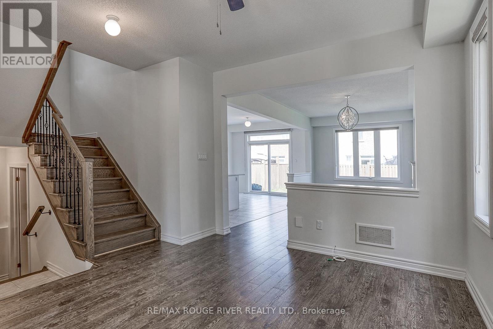 Photo 10 of 35 Thomas Bird Street, Clarington ON