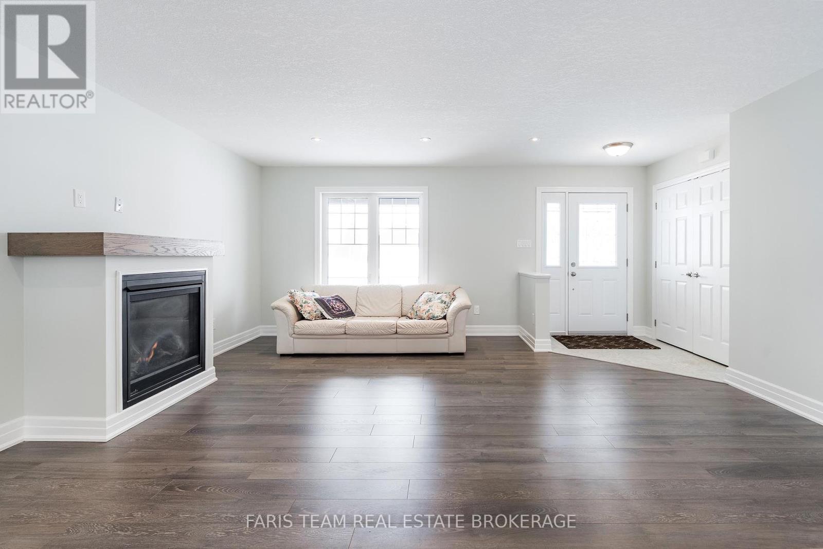 Photo 11 of 18 Grew Crescent, Penetanguishene ON