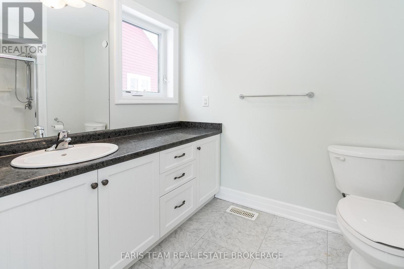 Photo 12 of 18 Grew Crescent, Penetanguishene ON