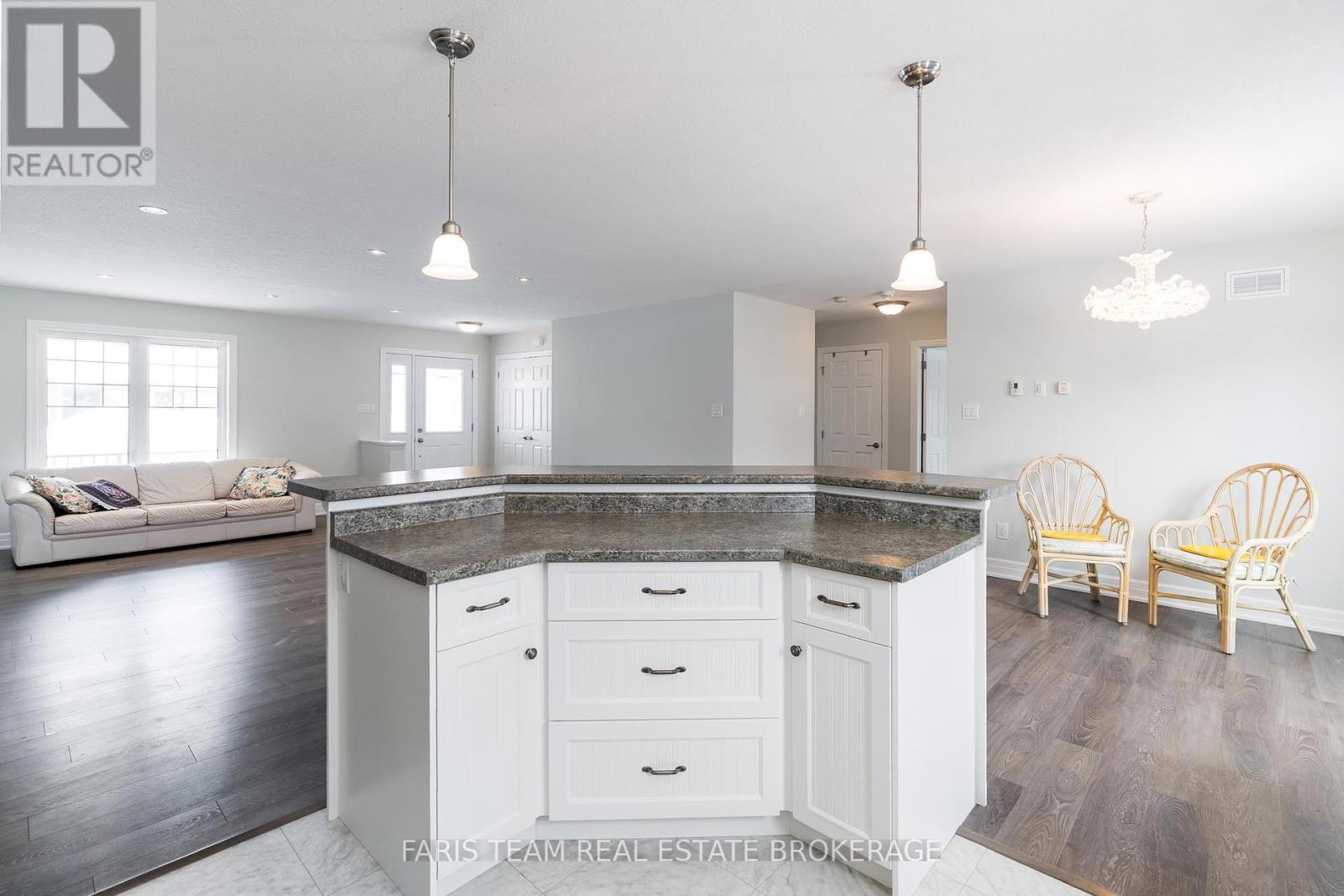 Photo 10 of 18 Grew Crescent, Penetanguishene ON