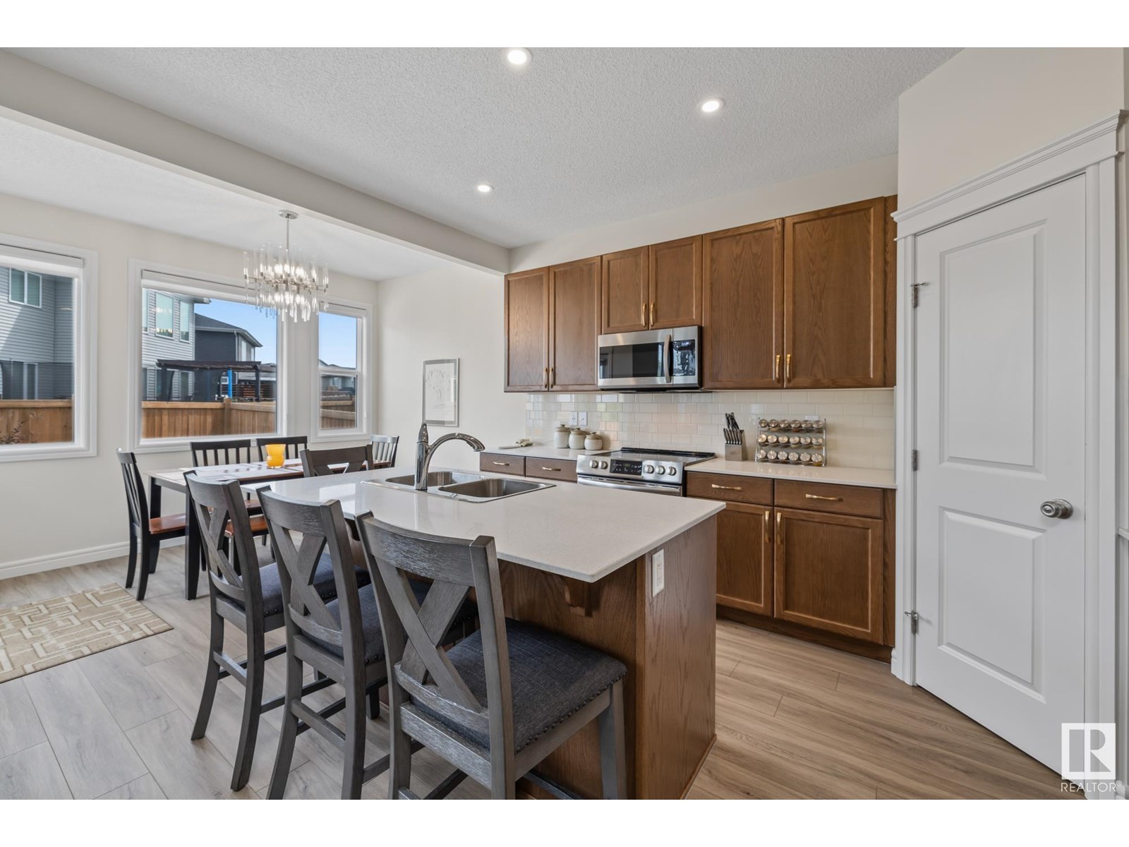 Photo 4 of 368 Edgemont Rd Nw, Edmonton AB