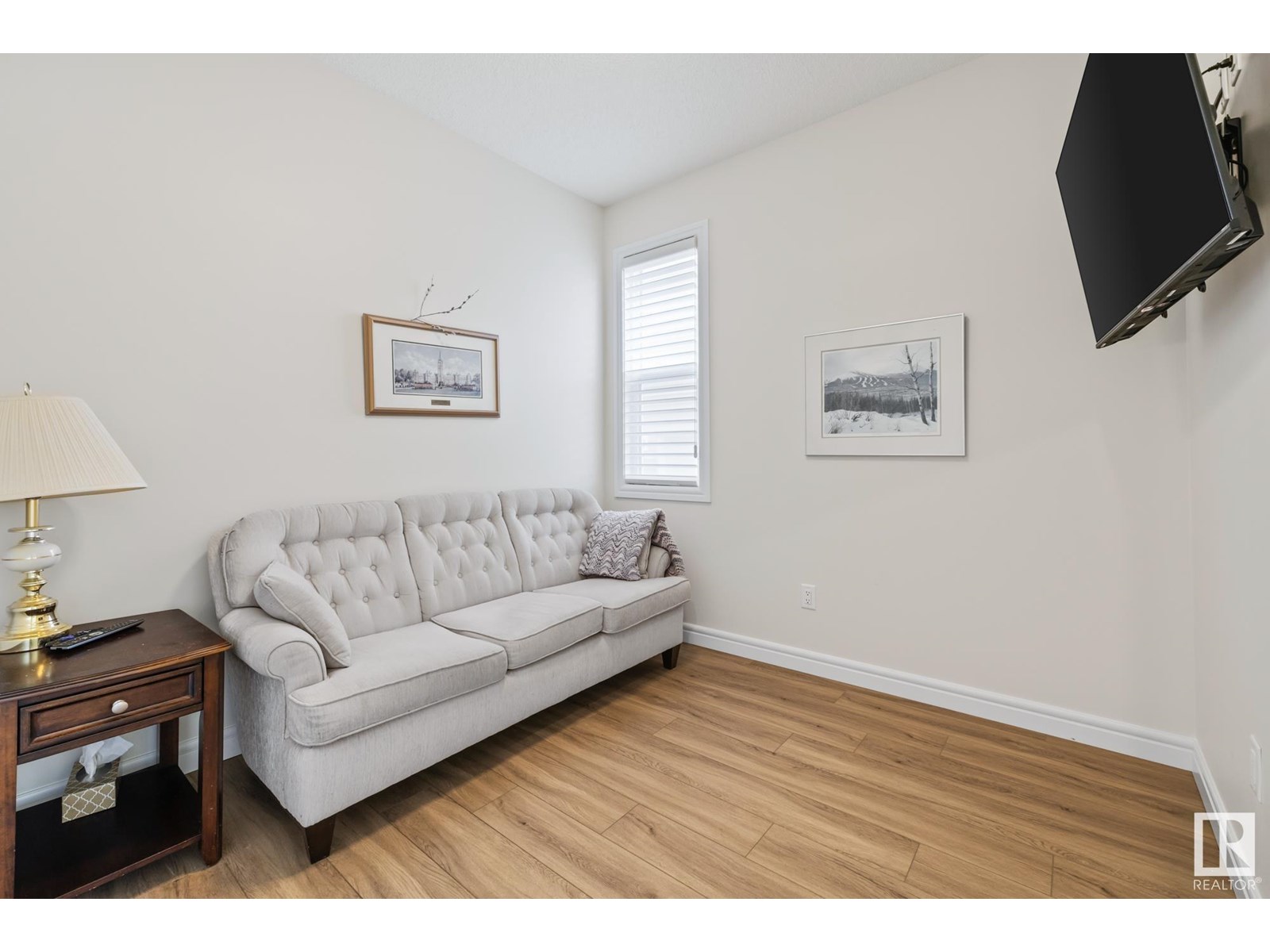 Photo 3 of 368 Edgemont Rd Nw, Edmonton AB