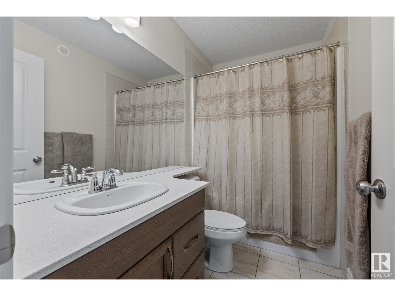 Photo 1 of 368 Edgemont Rd Nw, Edmonton AB