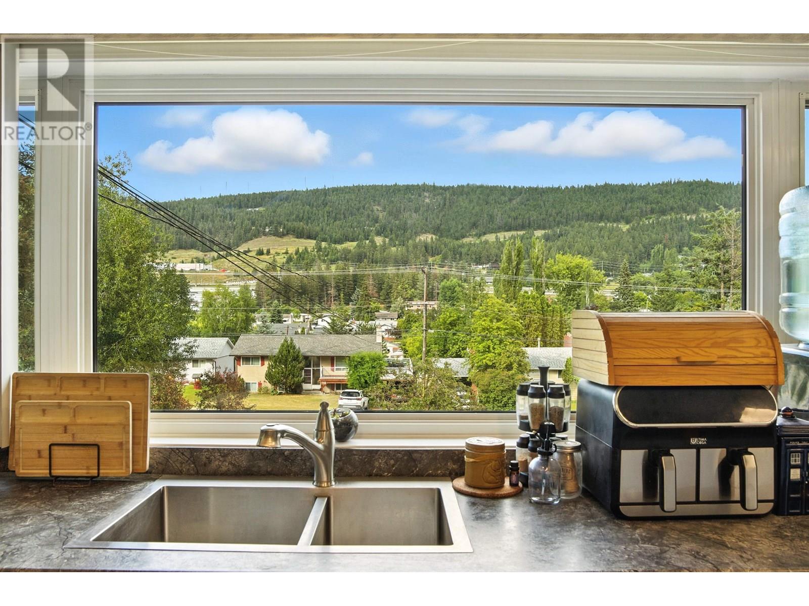 Photo 10 of 711 Western Avenue, Williams Lake BC