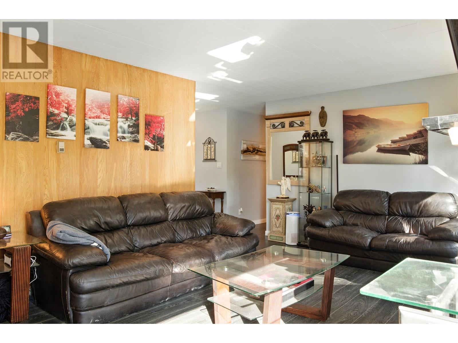 Photo 2 of 711 Western Avenue, Williams Lake BC