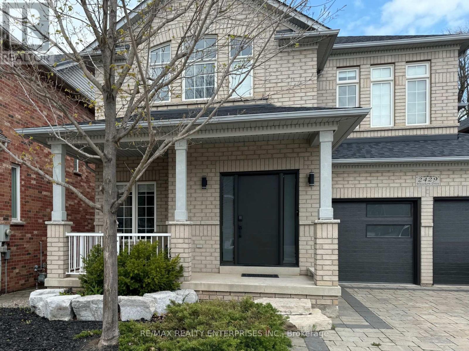 Photo 10 of 2429 Whitehorn Drive, Burlington ON