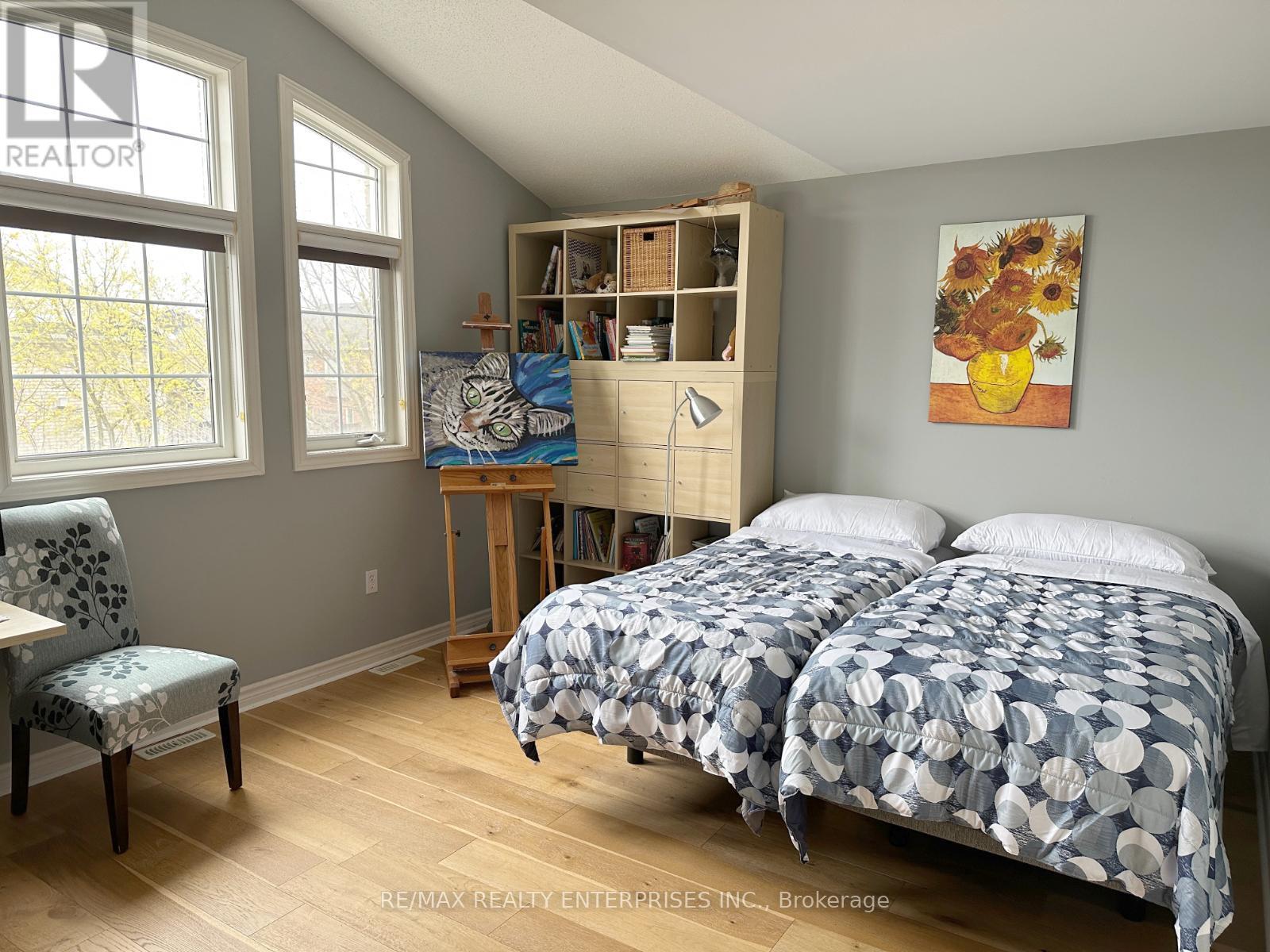 Photo 6 of 2429 Whitehorn Drive, Burlington ON