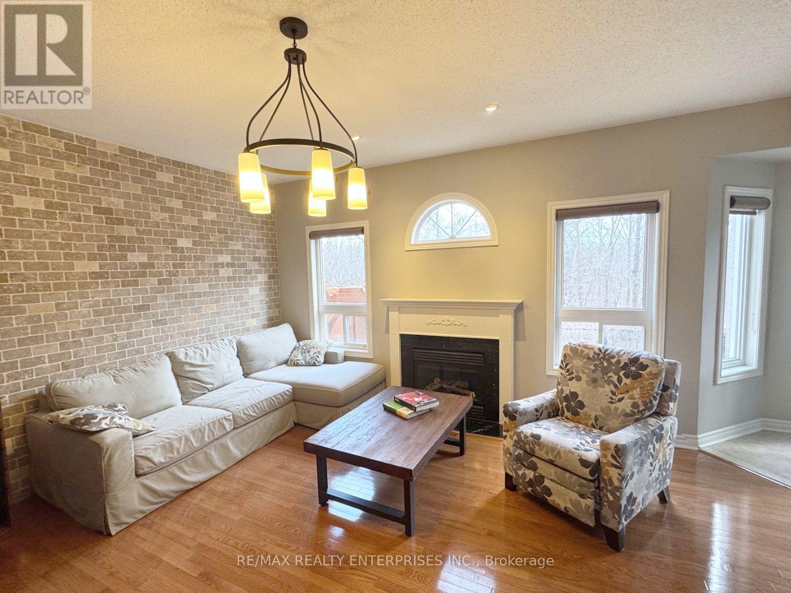 Photo 15 of 2429 Whitehorn Drive, Burlington ON